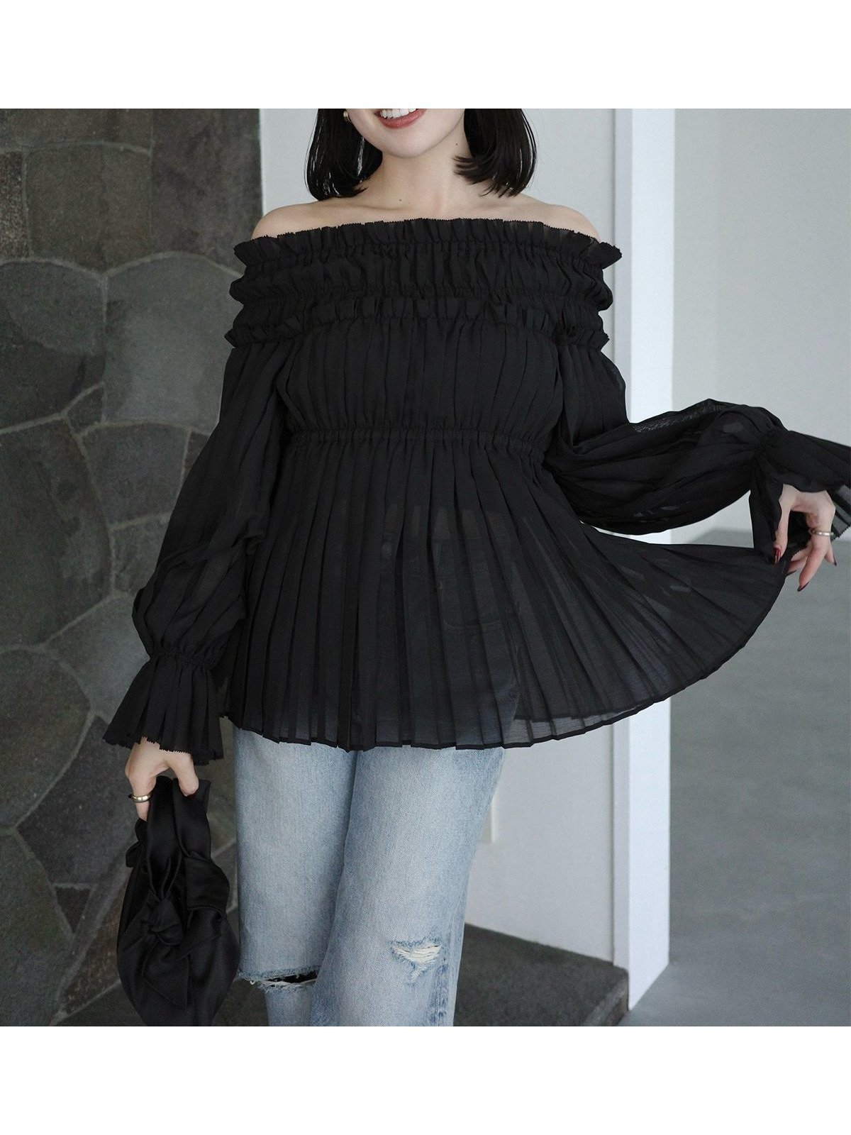 【アニュアンス/anuans】のオフショルダープリーツチュニック インテリア・キッズ・メンズ・レディースファッション・服の通販 founy(ファニー) 　ファッション　Fashion　レディースファッション　Fashion for Women　トップス・カットソー　Cut & Sew Tops　エレガント 上品　Elegant　オーガンジー　Organza Fabric　カフス　Cuff Design　軽量　Lightweight, Ultra Light　デニム　Denim, Jeans Material　ドレープ　Drape, Draping Fabric　フィット　Fit, Slim Fit　フォルム　Silhouette, Form　フリル　Frill, Ruffle　フレア　Flare, Flared　プリーツ　Pleats, Pleated　リラックス　Relax, Relaxed Fit　ワーク　Workwear, Utility Style　BLACK|ID: prp329100004900372 ipo3291000000036666099