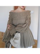 【アニュアンス/anuans】のオフショルダープリーツチュニック 人気、トレンドファッション・服の通販 founy(ファニー) ファッション Fashion レディースファッション Fashion for Women トップス・カットソー Cut & Sew Tops エレガント 上品 Elegant オーガンジー Organza Fabric カフス Cuff Design 軽量 Lightweight, Ultra Light デニム Denim, Jeans Material ドレープ Drape, Draping Fabric フィット Fit, Slim Fit フォルム Silhouette, Form フリル Frill, Ruffle フレア Flare, Flared プリーツ Pleats, Pleated リラックス Relax, Relaxed Fit ワーク Workwear, Utility Style thumbnail KHAKI BEIGE|ID: prp329100004900372 ipo3291000000036666102