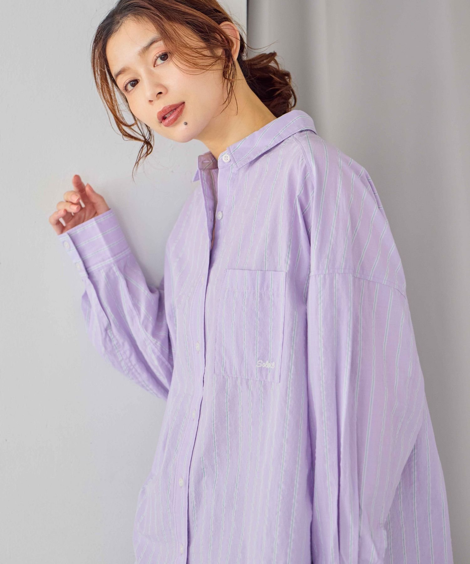 【スタディオ クリップ/studio CLIP】の刺繍ストライプBIGシャツ インテリア・キッズ・メンズ・レディースファッション・服の通販 founy(ファニー) 　ファッション　Fashion　レディースファッション　Fashion for Women　トップス・カットソー　Cut & Sew Tops　シャツ・ブラウス・オフィスカジュアル　Elegant Blouses & Button-Ups　サテン　Satin, Glossy Fabric　シンプル　Simple, Minimal　スウェット / スエット　Sweatshirt, Sweatwear　ストライプ　Stripe, Striped Pattern　タートル　Turtleneck, Turtle Collar　デニム　Denim, Jeans Material　ビッグ　Big, Oversized　ポケット　Pocket, Pocket Detail　ワイド　Wide, Wide Fit　定番　Standard, Basic Item　春　Spring　パープル02|ID: prp329100004900374 ipo3291000000036666121