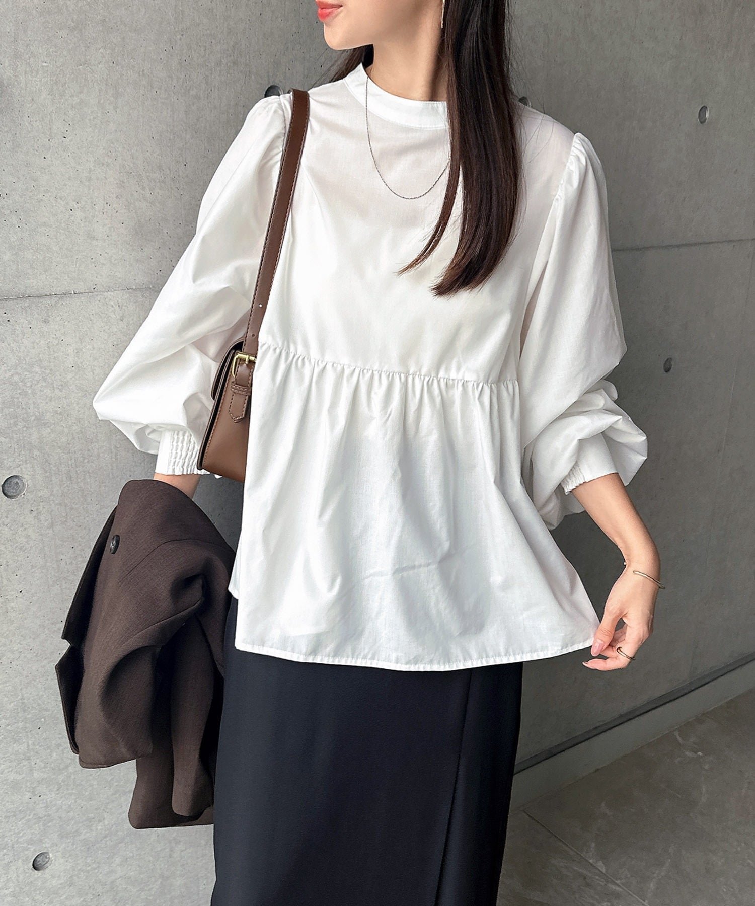 【アンドミー/andme】の2way ボリューム 長袖 ペプラム シャツ ブラウス インテリア・キッズ・メンズ・レディースファッション・服の通販 founy(ファニー) ファッション Fashion レディースファッション Fashion for Women トップス・カットソー Cut & Sew Tops シャツ・ブラウス・オフィスカジュアル Elegant Blouses & Button-Ups シャーリング Shirring, Ruched 長袖 Long Sleeve, Full Sleeve ブロード Broadcloth, Fine Cotton ベスト Vest, Waistcoat ペプラム Peplum, Flared Hem おすすめ Recommended / Our Picks オフホワイト|ID: prp329100004900474 ipo3291000000036667616