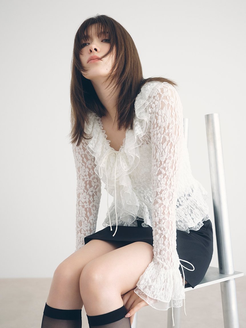 【フレイ アイディー/FRAY I.D】のラッフルデザインレーストップス インテリア・キッズ・メンズ・レディースファッション・服の通販 founy(ファニー) 　ファッション　Fashion　レディースファッション　Fashion for Women　トップス・カットソー　Cut & Sew Tops　春　Spring　今季　This Season, Current Season　スマート　Smart, Elegant　センター　Center, Center Line　デニム　Denim, Jeans Material　トレンド　Trend, Trending Now　ボトム　Bottoms, Lower Wear　リュクス　Luxury, Elegant, High-End, Chic　レース　Lace, Lace Fabric　おすすめ　Recommended / Our Picks　エレガント 上品　Elegant　WHT[001]|ID: prp329100004900742 ipo3291000000036670404