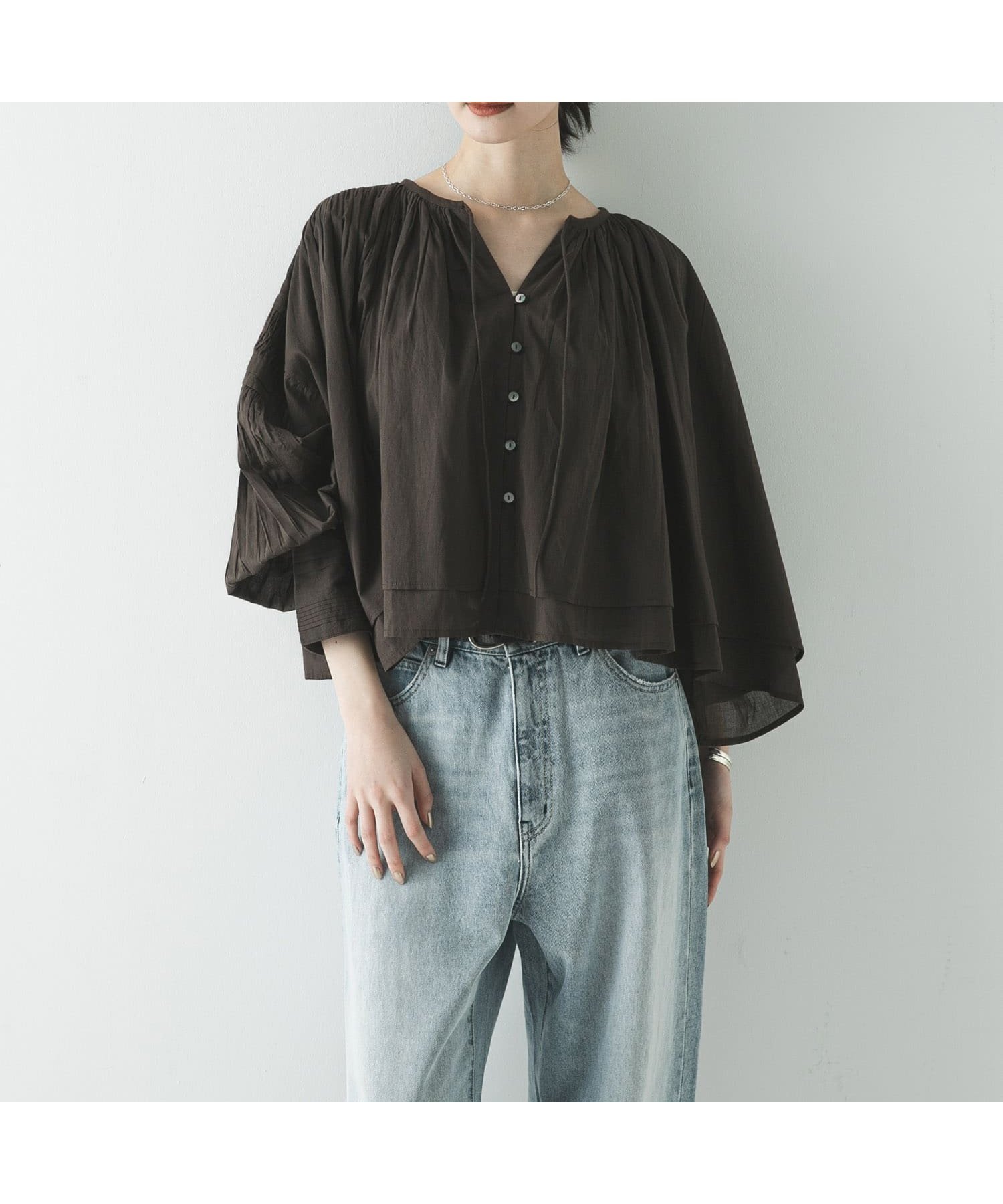 【アーバンリサーチ/URBAN RESEARCH】のコットンボイルギャザーショートブラウス 人気、トレンドファッション・服の通販 founy(ファニー) ファッション Fashion レディースファッション Fashion for Women トップス・カットソー Cut & Sew Tops シャツ・ブラウス・オフィスカジュアル Elegant Blouses & Button-Ups インド Indian Textile インナー Innerwear 春 Spring ギャザー Gathered, Ruffled ショート Short, Short Length スラックス Slacks, Dress Pants スリーブ Sleeve, Long Sleeve / Short Sleeve デニム Denim, Jeans Material フロント Front, Front Design ワイド Wide, Wide Fit S/S・春夏 SS, Spring/Summer, Warm Season おすすめ Recommended / Our Picks 夏 Summer 2026年 2026 other-1|ID: prp329100004900753 ipo3291000000036670502