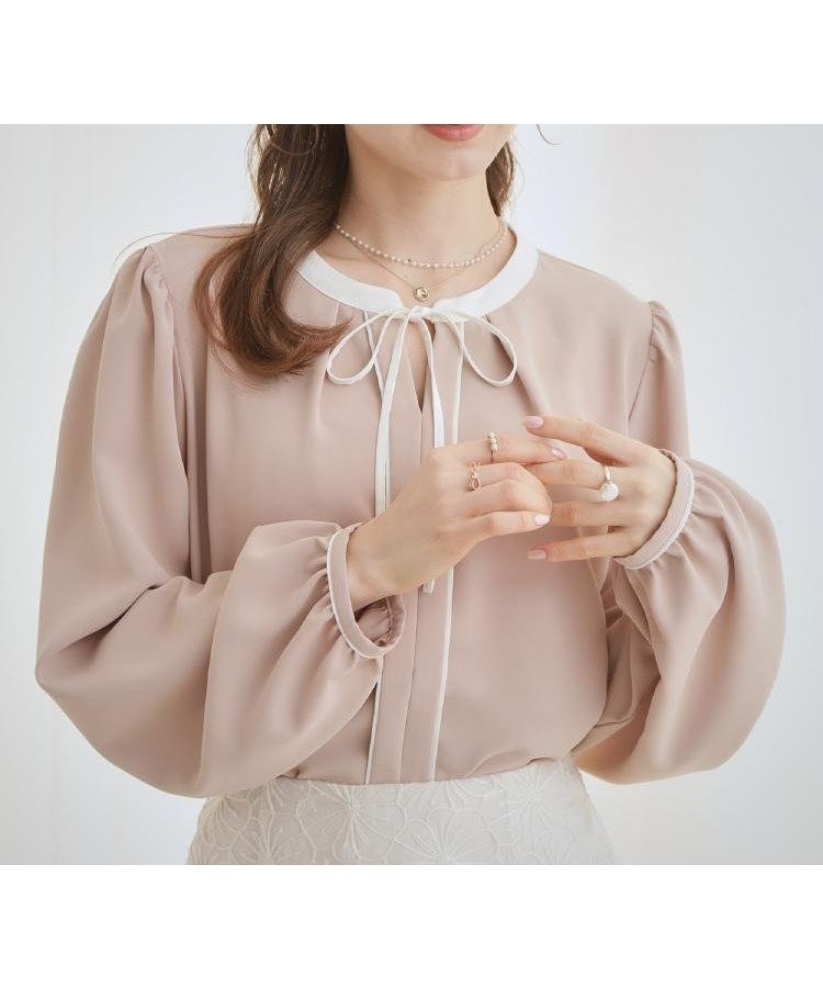 【クチュール ブローチ/Couture Brooch】の【洗える・ハレの日・通勤】配色 細リボンタイ ブラウス インテリア・キッズ・メンズ・レディースファッション・服の通販 founy(ファニー) 　ファッション　Fashion　レディースファッション　Fashion for Women　トップス・カットソー　Cut & Sew Tops　シャツ・ブラウス・オフィスカジュアル　Elegant Blouses & Button-Ups　2026年　2026　スマート　Smart, Elegant　パイピング　Piping, Trim Design　フェミニン　Feminine, Girly　リボン　Ribbon, Bow　洗える　Machine Washable　ビジネス 仕事 通勤　Business / Work / Commuting　ベージュ|ID: prp329100004900772 ipo3291000000036670690
