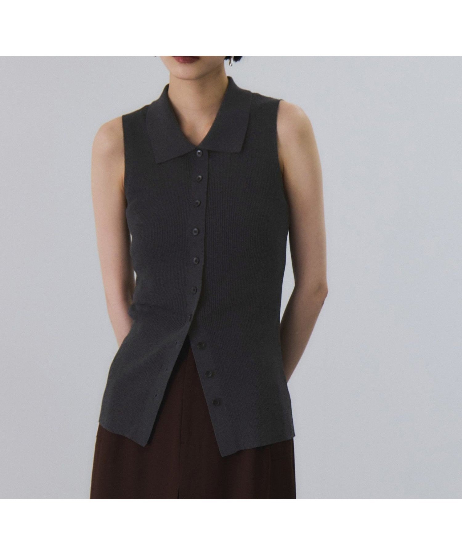 【アダム エ ロペ/ADAM ET ROPE'】のリブノースリーブニット インテリア・キッズ・メンズ・レディースファッション・服の通販 founy(ファニー) 　ファッション　Fashion　レディースファッション　Fashion for Women　トップス・カットソー　Cut & Sew Tops　ニット　Knit Tops & Sweaters　キャミソール&ノースリーブ　Camisoles & Sleeveless Tops　イタリア　Italy　インナー　Innerwear　ウォッシャブル　Machine Washable　洗える　Machine Washable　カーディガン　Cardigan, Knitwear　ジャケット　Jacket, Outerwear　デニム　Denim, Jeans Material　フェミニン　Feminine, Girly　フロント　Front, Front Design　A/W・秋冬　Autumn/Winter　おすすめ　Recommended / Our Picks　エレガント 上品　Elegant　2026年　2026　チャコール(06)|ID: prp329100004900790 ipo3291000000036670830