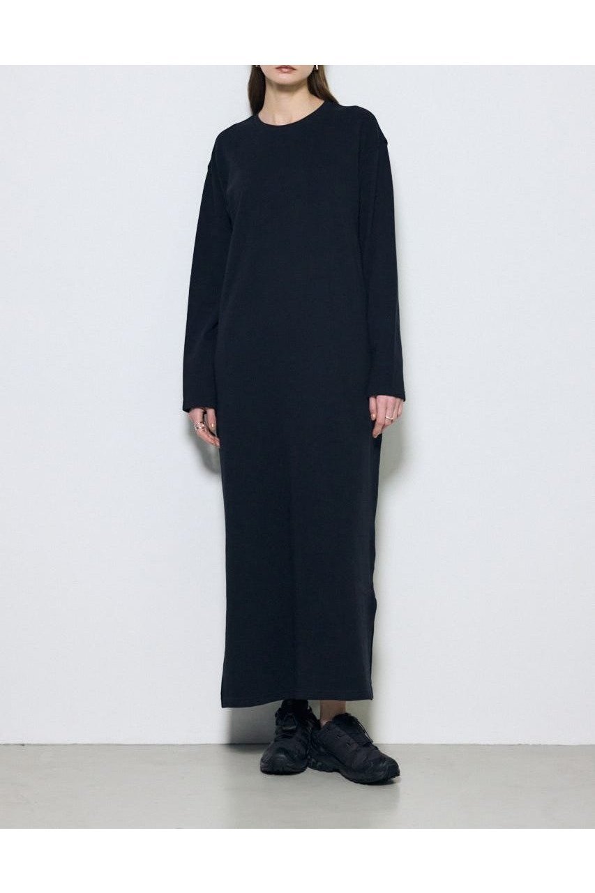 【アズール バイ マウジー/AZUL by moussy】のロングスリーブストレートワンピース インテリア・キッズ・メンズ・レディースファッション・服の通販 founy(ファニー) 　ファッション　Fashion　レディースファッション　Fashion for Women　ワンピース　Dresses　シューズ　Shoes, Footwear　シンプル　Simple, Minimal　ストレート　Straight, Straight Cut　スニーカー　Sneakers, Trainers　スリーブ　Sleeve, Long Sleeve / Short Sleeve　フラット　Flat, Flat Shoes　ベスト　Vest, Waistcoat　リラックス　Relax, Relaxed Fit　ループ　Loop, Loop Knit　ロング　Long, Long-Length　おすすめ　Recommended / Our Picks　BLK|ID: prp329100004900942 ipo3291000000036672757