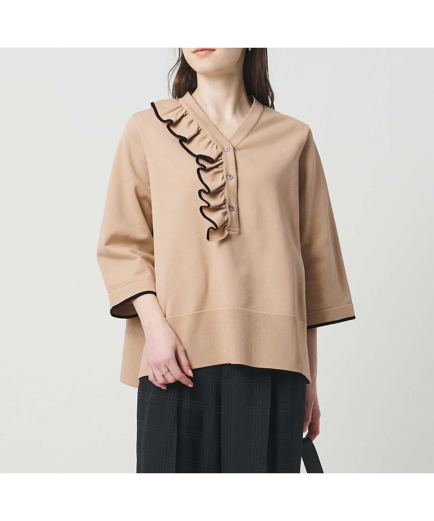 【ユナイテッドアローズ/UNITED ARROWS】のミニマル Vネックフリル プルオーバー インテリア・キッズ・メンズ・レディースファッション・服の通販 founy(ファニー) 　ファッション　Fashion　レディースファッション　Fashion for Women　トップス・カットソー　Cut & Sew Tops　カジュアルプルオーバー・ニットトップス　Pullovers & Knit Tops / Casual Pullovers　Vネックトップス　V-Neck Tops / V-Cut Neckline Shirts　アシンメトリー　Asymmetrical Style　スリット　Slit, Slit Detail　タイトスカート　Pencil Skirt, Tight Skirt　デニム　Denim, Jeans Material　バランス　Balance, Style Balance　フリル　Frill, Ruffle　マニッシュ　Mannish, Boyish　ワイド　Wide, Wide Fit　エレガント 上品　Elegant　BEIGE|ID: prp329100004903965 ipo3291000000036705621