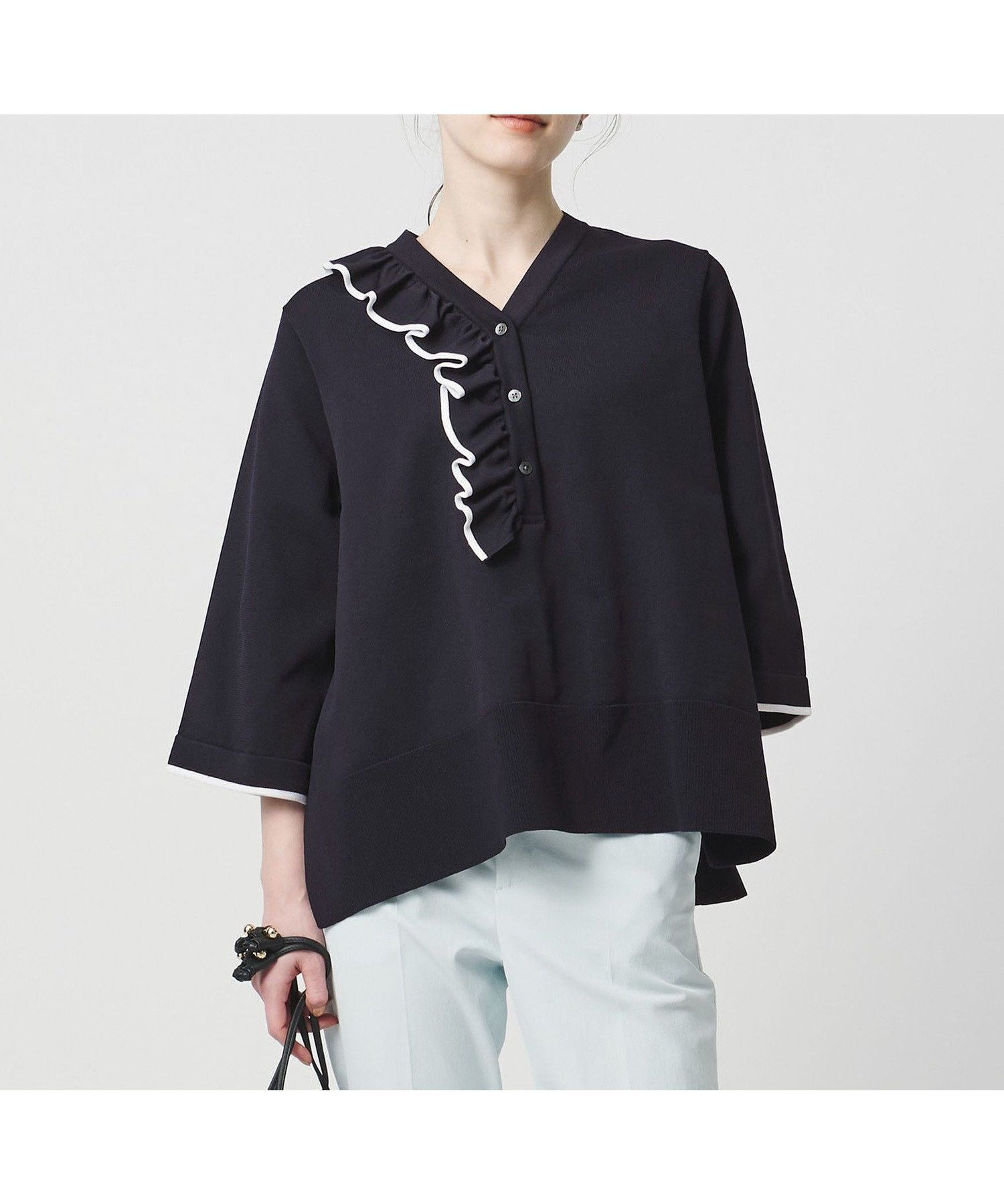 【ユナイテッドアローズ/UNITED ARROWS】のミニマル Vネックフリル プルオーバー インテリア・キッズ・メンズ・レディースファッション・服の通販 founy(ファニー) 　ファッション　Fashion　レディースファッション　Fashion for Women　トップス・カットソー　Cut & Sew Tops　カジュアルプルオーバー・ニットトップス　Pullovers & Knit Tops / Casual Pullovers　Vネックトップス　V-Neck Tops / V-Cut Neckline Shirts　アシンメトリー　Asymmetrical Style　スリット　Slit, Slit Detail　タイトスカート　Pencil Skirt, Tight Skirt　デニム　Denim, Jeans Material　バランス　Balance, Style Balance　フリル　Frill, Ruffle　マニッシュ　Mannish, Boyish　ワイド　Wide, Wide Fit　エレガント 上品　Elegant　NAVY|ID: prp329100004903965 ipo3291000000036705624