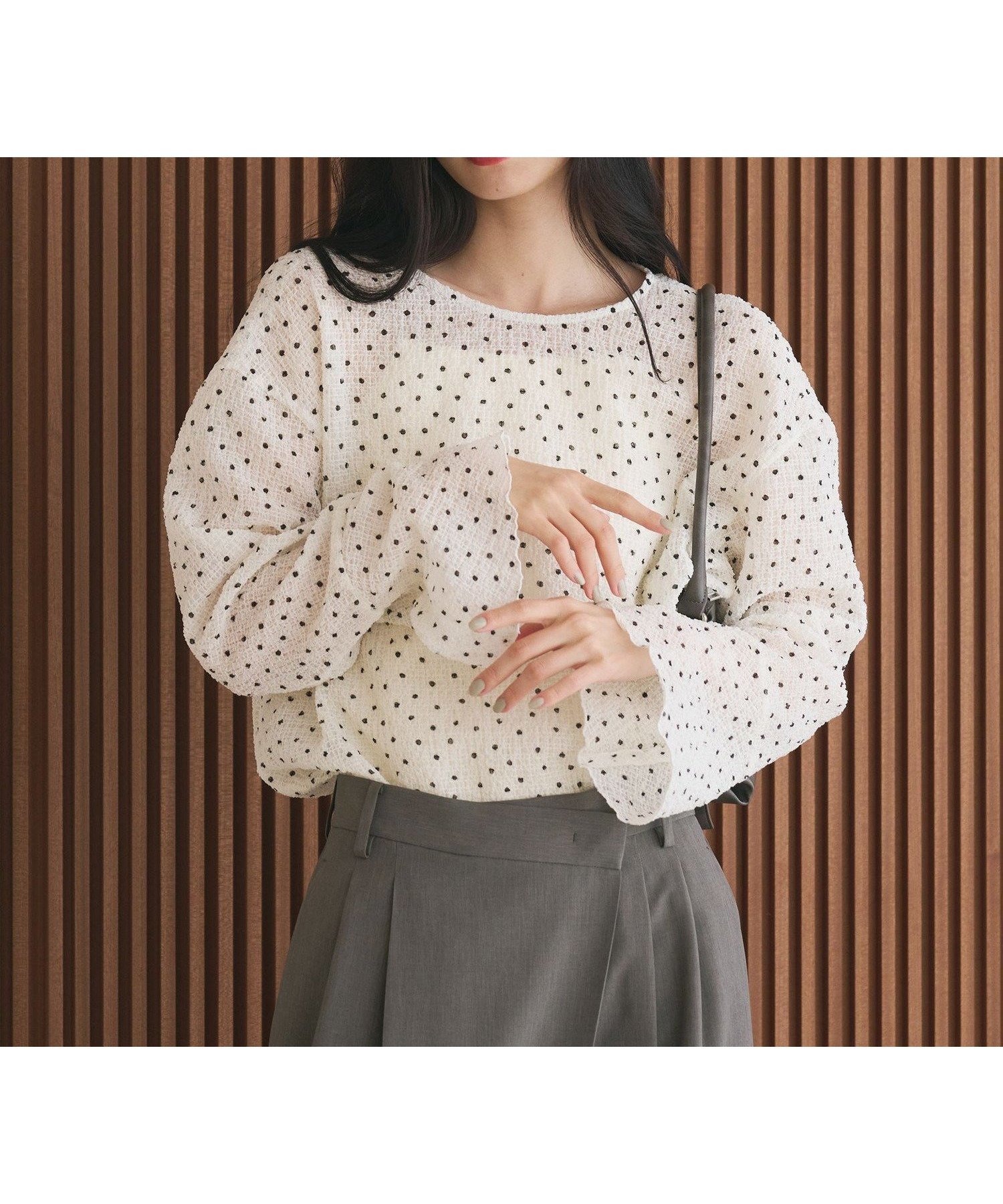 【ビューティ&ユース ユナイテッドアローズ/BEAUTY&YOUTH / UNITED ARROWS】のポリエステル ドット シアー ブラウス ウォッシャブル インテリア・キッズ・メンズ・レディースファッション・服の通販 founy(ファニー) ファッション Fashion レディースファッション Fashion for Women トップス・カットソー Cut & Sew Tops シャツ・ブラウス・オフィスカジュアル Elegant Blouses & Button-Ups ウォッシャブル Machine Washable カフス Cuff Design シアー Sheer, See-Through シャーリング Shirring, Ruched デニム Denim, Jeans Material ドット Polka Dot, Dot Pattern バイアス Bias, Diagonal Cut フェミニン Feminine, Girly フレア Flare, Flared プリント Print, Printed Pattern ボトム Bottoms, Lower Wear おすすめ Recommended / Our Picks OFF WHITE|ID: prp329100004903982 ipo3291000000036705887