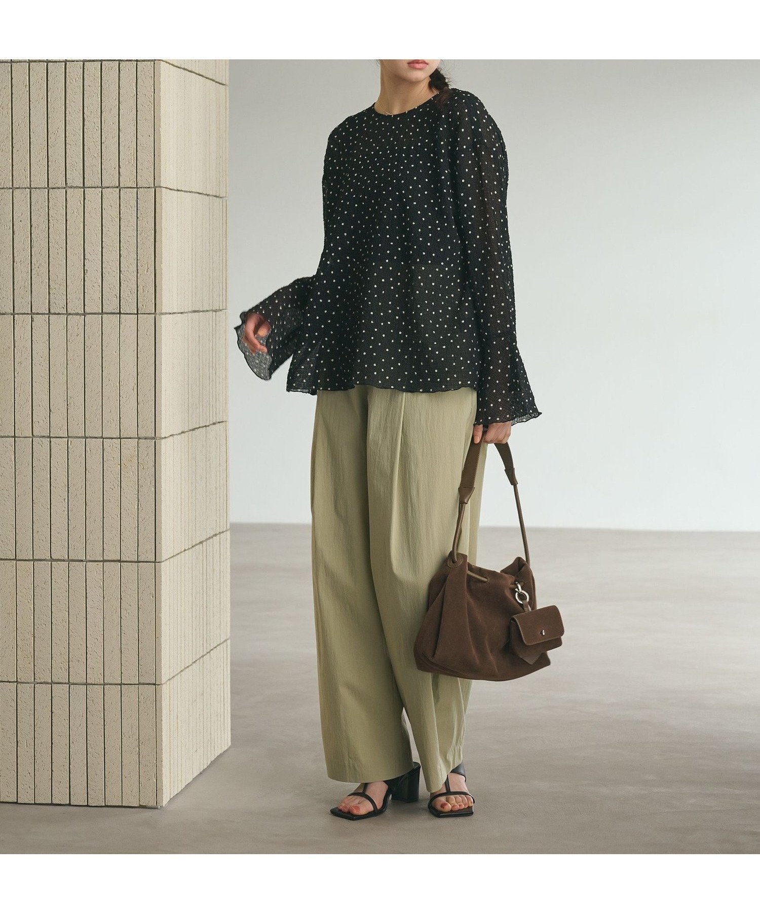 【ビューティ&ユース ユナイテッドアローズ/BEAUTY&YOUTH / UNITED ARROWS】のポリエステル ドット シアー ブラウス ウォッシャブル インテリア・キッズ・メンズ・レディースファッション・服の通販 founy(ファニー) ファッション Fashion レディースファッション Fashion for Women トップス・カットソー Cut & Sew Tops シャツ・ブラウス・オフィスカジュアル Elegant Blouses & Button-Ups ウォッシャブル Machine Washable カフス Cuff Design シアー Sheer, See-Through シャーリング Shirring, Ruched デニム Denim, Jeans Material ドット Polka Dot, Dot Pattern バイアス Bias, Diagonal Cut フェミニン Feminine, Girly フレア Flare, Flared プリント Print, Printed Pattern ボトム Bottoms, Lower Wear おすすめ Recommended / Our Picks BLACK|ID: prp329100004903982 ipo3291000000036705890