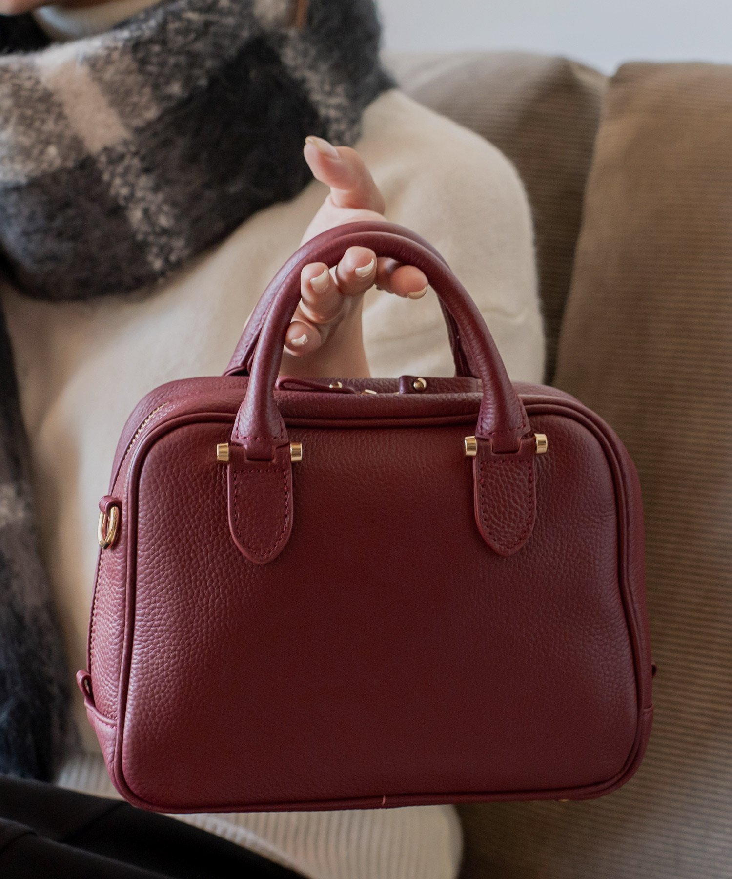 【ヴィータフェリーチェ/VitaFelice】の本革2wayスクエアミニバッグ ハンドバッグ レディース 入学式 卒業式 オケージョン インテリア・キッズ・メンズ・レディースファッション・服の通販 founy(ファニー) 　ファッション　Fashion　レディースファッション　Fashion for Women　オケージョン　Occasion Wear　ショルダー　Shoulder, Shoulder Strap　シンプル　Simple, Minimal　スクエア　Square, Square Shape　セレモニー　Ceremony　パーティ　Party, Party Style　エレガント 上品　Elegant　入学式　Entrance Ceremony　卒業式　Graduation Ceremony　ボルドー|ID: prp329100004904425 ipo3291000000036712170