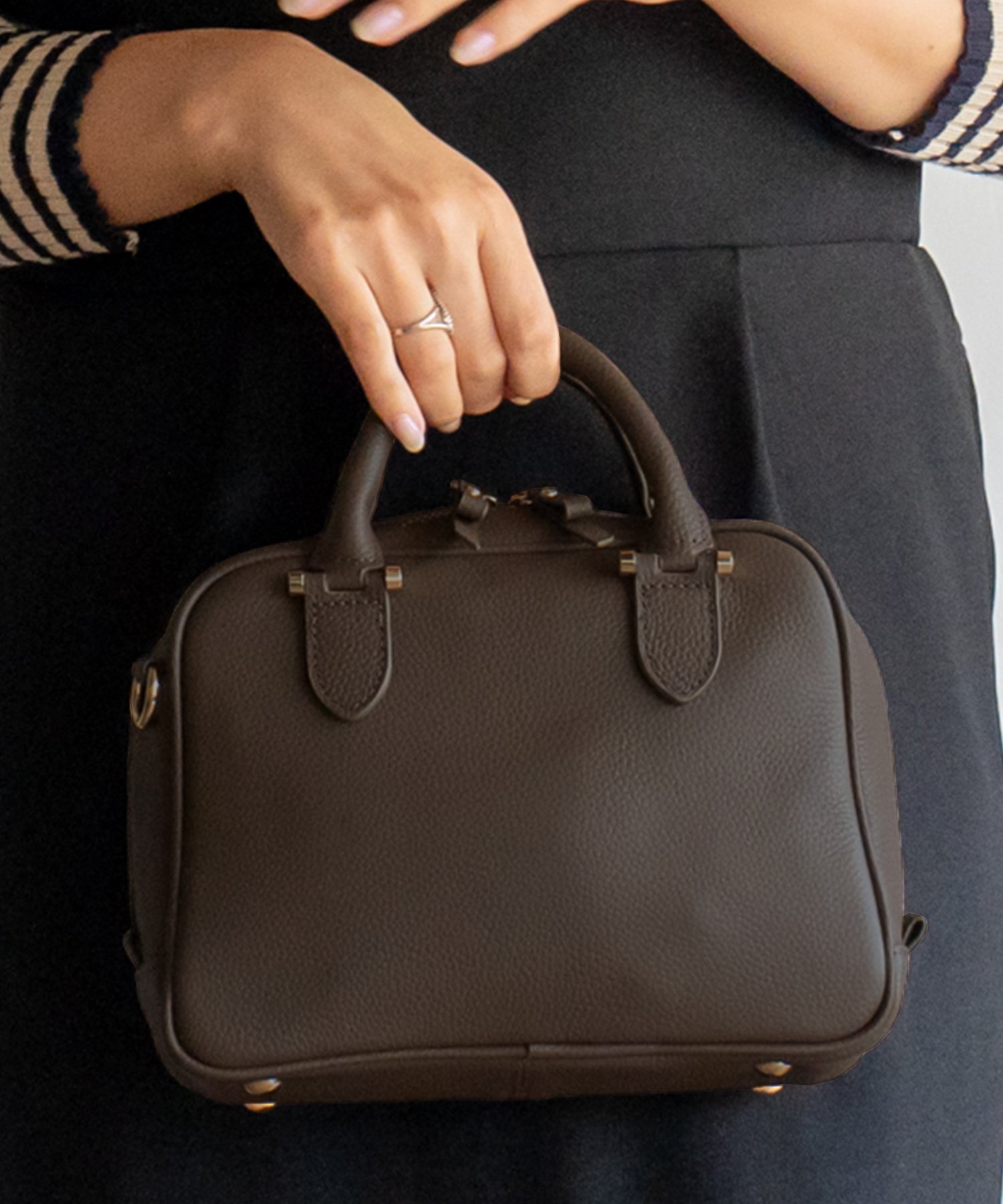 【ヴィータフェリーチェ/VitaFelice】の本革2wayスクエアミニバッグ ハンドバッグ レディース 入学式 卒業式 オケージョン インテリア・キッズ・メンズ・レディースファッション・服の通販 founy(ファニー) 　ファッション　Fashion　レディースファッション　Fashion for Women　オケージョン　Occasion Wear　ショルダー　Shoulder, Shoulder Strap　シンプル　Simple, Minimal　スクエア　Square, Square Shape　セレモニー　Ceremony　パーティ　Party, Party Style　エレガント 上品　Elegant　入学式　Entrance Ceremony　卒業式　Graduation Ceremony　チャコールブラウン|ID: prp329100004904425 ipo3291000000036712175