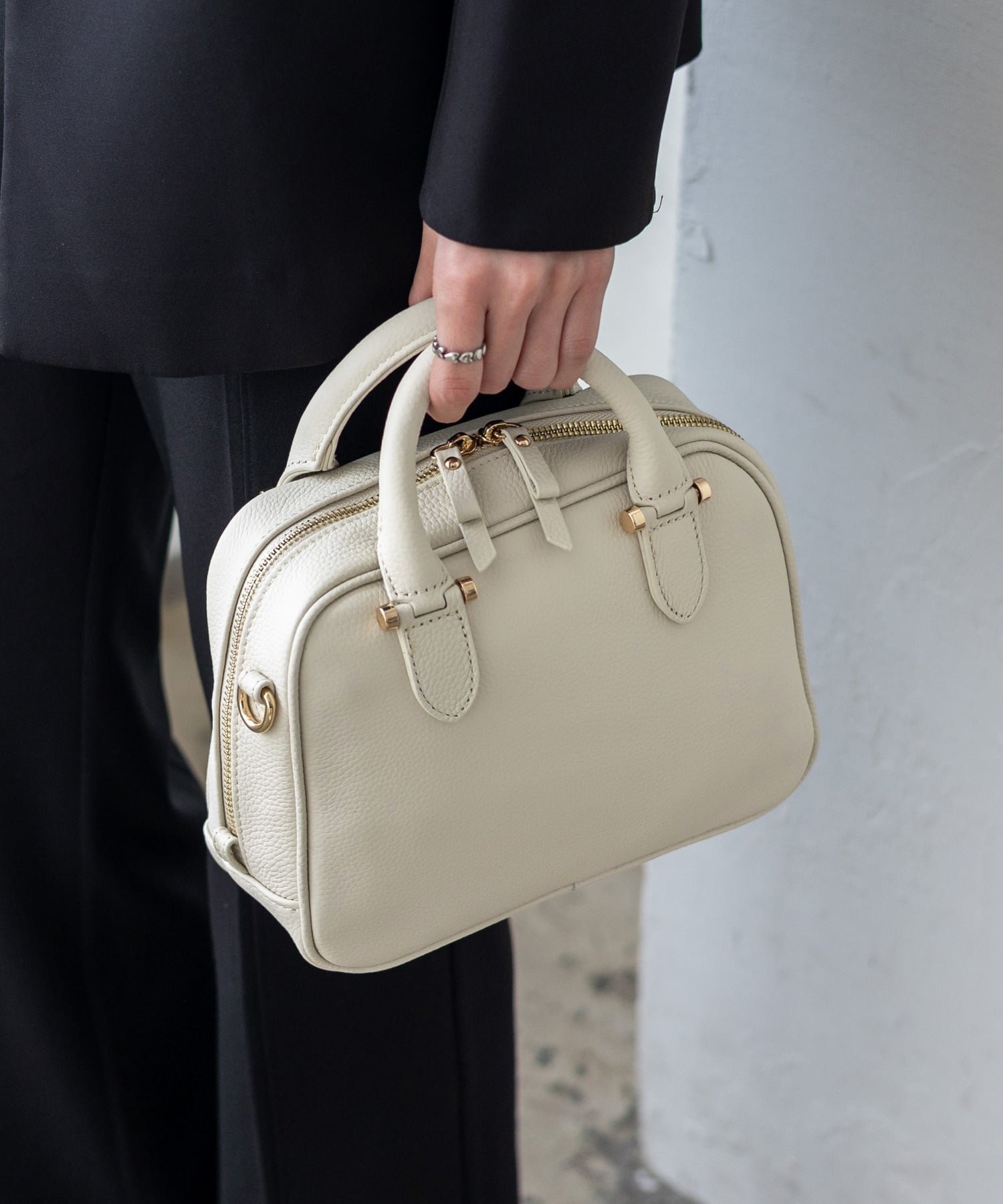 【ヴィータフェリーチェ/VitaFelice】の本革2wayスクエアミニバッグ ハンドバッグ レディース 入学式 卒業式 オケージョン インテリア・キッズ・メンズ・レディースファッション・服の通販 founy(ファニー) 　ファッション　Fashion　レディースファッション　Fashion for Women　オケージョン　Occasion Wear　ショルダー　Shoulder, Shoulder Strap　シンプル　Simple, Minimal　スクエア　Square, Square Shape　セレモニー　Ceremony　パーティ　Party, Party Style　エレガント 上品　Elegant　入学式　Entrance Ceremony　卒業式　Graduation Ceremony　オフホワイト|ID: prp329100004904425 ipo3291000000036712178