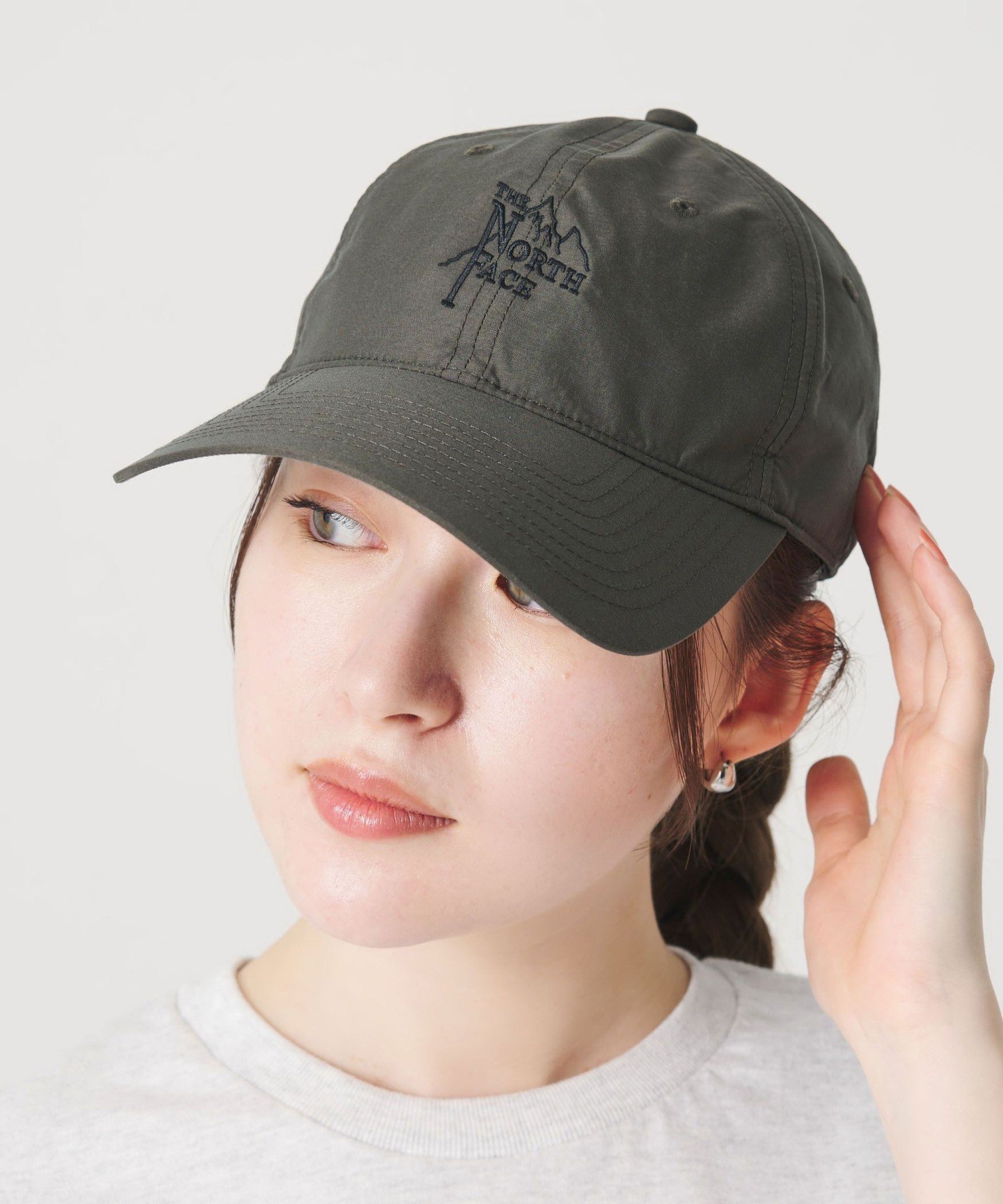 【ビューティ&ユース ユナイテッドアローズ/BEAUTY&YOUTH / UNITED ARROWS】のTHE NORTH FACE コンパクト ロゴ キャップ インテリア・キッズ・メンズ・レディースファッション・服の通販 founy(ファニー) 　ファッション　Fashion　レディースファッション　Fashion for Women　アウトドア　Outdoor Clothing　キャップ　Cap, Baseball Cap　クラシック　Classic, Timeless Style　コンパクト　Compact, Small Size　スポーティ　Sporty, Casual Athletic　フロント　Front, Front Design　ベスト　Vest, Waistcoat　OLIVE|ID: prp329100004904633 ipo3291000000036713812