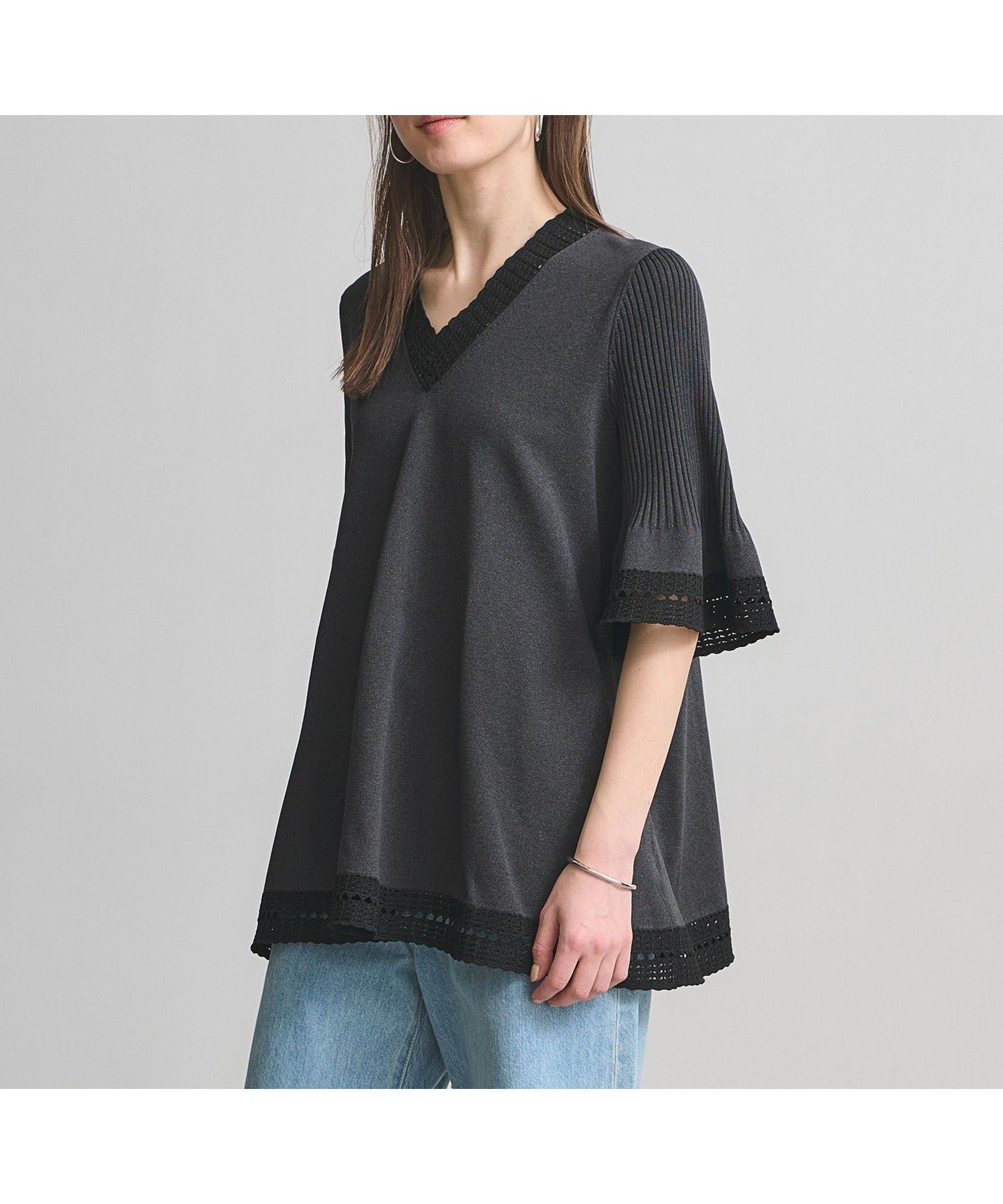 【ユナイテッドアローズ/UNITED ARROWS】のVネック ニットチュニック インテリア・キッズ・メンズ・レディースファッション・服の通販 founy(ファニー) 　ファッション　Fashion　レディースファッション　Fashion for Women　トップス・カットソー　Cut & Sew Tops　ニット　Knit Tops & Sweaters　Vネックトップス　V-Neck Tops / V-Cut Neckline Shirts　チュニック　Tunic, Long Top　デコルテ　Décolleté, Neckline　デニム　Denim, Jeans Material　レース　Lace, Lace Fabric　おすすめ　Recommended / Our Picks　DK.GRAY|ID: prp329100004908487 ipo3291000000036765849