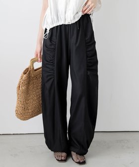 【ラジュール/Lajour】のギャザーデザインカーブパンツ 人気、トレンドファッション・服の通販 founy(ファニー) ファッション Fashion レディースファッション Fashion for Women パンツ Pants & Trousers ギャザー Gathered, Ruffled トレンド Trend, Trending Now ドローコード Drawcord, Drawstring Cord フリル Frill, Ruffle フロント Front, Front Design マニッシュ Mannish, Boyish |ID:prp329100004911734