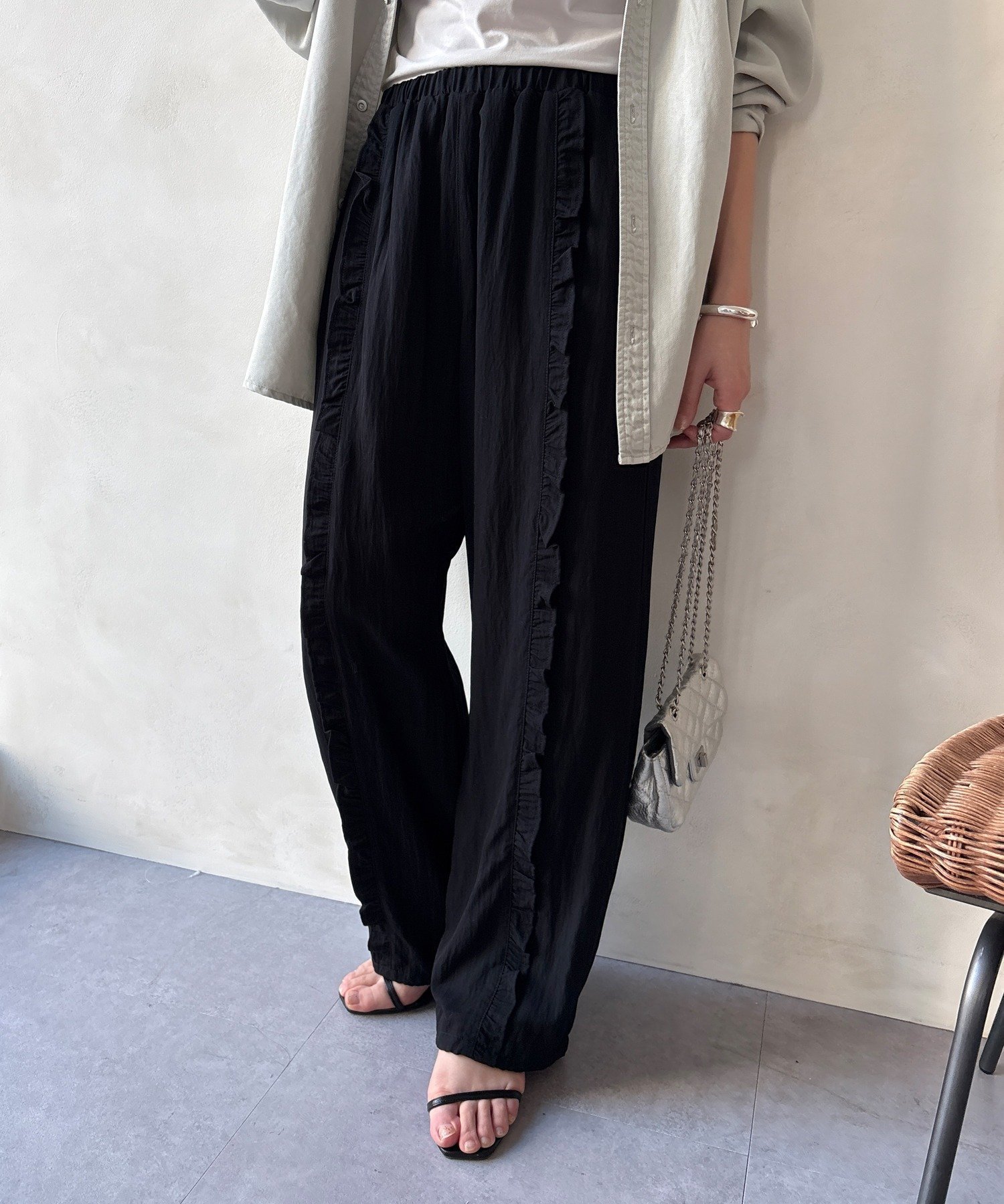 【ドゥドゥ/DouDou】の【WEB限定】フリルラインパンツ インテリア・キッズ・メンズ・レディースファッション・服の通販 founy(ファニー) ファッション Fashion レディースファッション Fashion for Women パンツ Pants & Trousers スマート Smart, Elegant 雑誌 Magazine, Fashion Magazine フリル Frill, Ruffle ワイド Wide, Wide Fit S/S・春夏 SS, Spring/Summer, Warm Season 再入荷 Restock / Back in Stock 夏 Summer 2026年 2026 ブラック|ID: prp329100004911779 ipo3291000000036807473