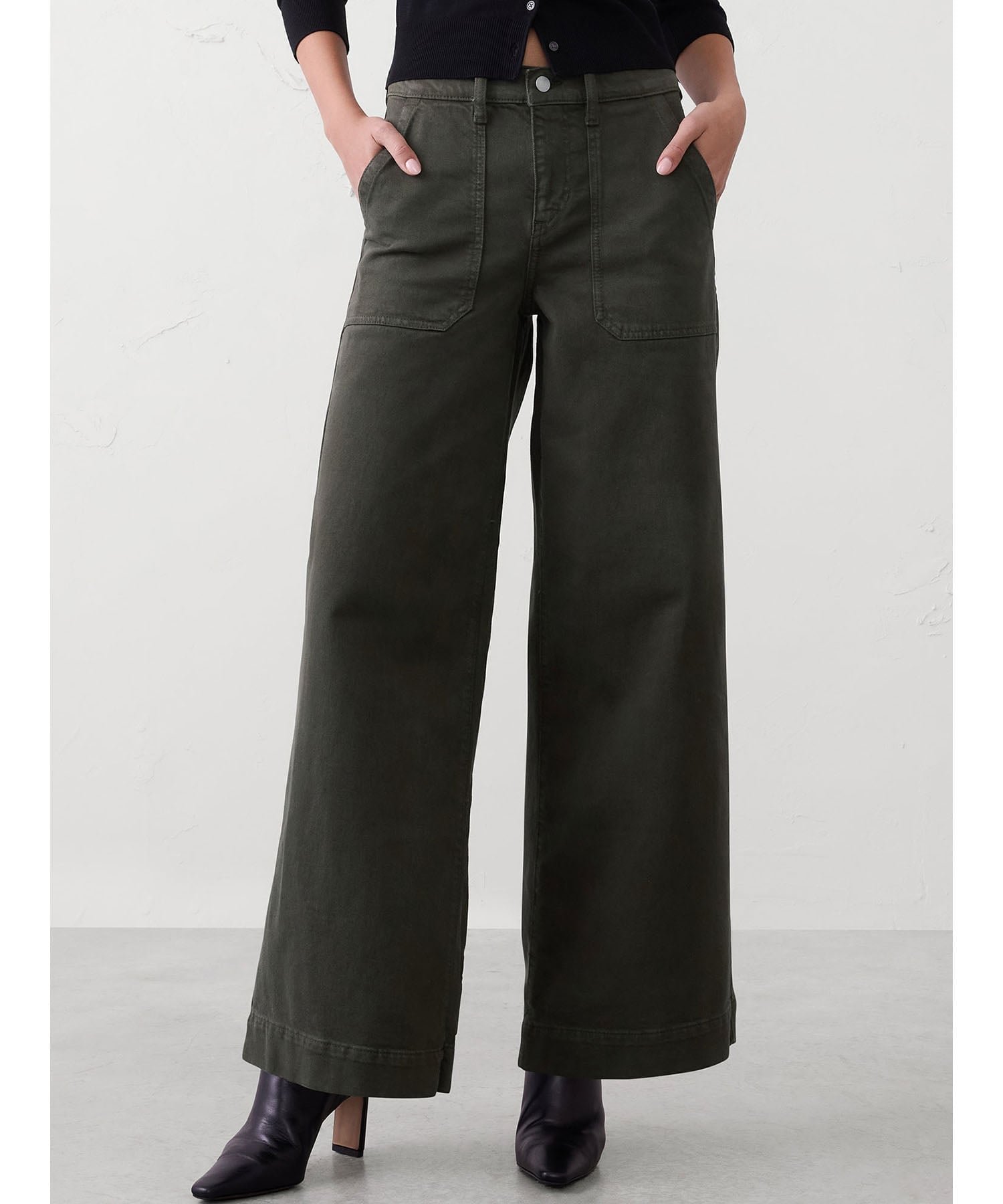 【バナナリパブリック ファクトリーストア/BANANA REPUBLIC FACTORY STORE】のBANANA REPUBLIC FACTORY STORE ワイドレッグ ハイライズ ユーティリティ ジーンズ インテリア・キッズ・メンズ・レディースファッション・服の通販 founy(ファニー) 　ファッション　Fashion　レディースファッション　Fashion for Women　コンパクト　Compact, Small Size　ジーンズ　Jeans, Denim Pants　ハイライズ　High Rise, High Waist　フォルム　Silhouette, Form　ポケット　Pocket, Pocket Detail　ロング　Long, Long-Length　ワイド　Wide, Wide Fit　NEW_MALLARD_GREEN|ID: prp329100004911834 ipo3291000000036807989