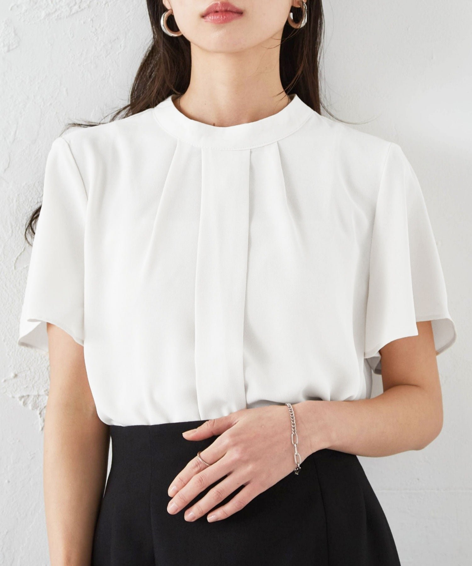 【ラナン/Ranan】のRanan/ UVカット/抗菌防臭 タックデザインフリルブラウス インテリア・キッズ・メンズ・レディースファッション・服の通販 founy(ファニー) ファッション Fashion レディースファッション Fashion for Women トップス・カットソー Cut & Sew Tops シャツ・ブラウス・オフィスカジュアル Elegant Blouses & Button-Ups カーディガン Cardigan, Knitwear 抗菌 Antibacterial, Bacteria-Resistant ジャケット Jacket, Outerwear ストレッチ Stretch, Stretchy Fabric スラックス Slacks, Dress Pants デニム Denim, Jeans Material ドット Polka Dot, Dot Pattern ハイネック High Neck, Mock Neck フェミニン Feminine, Girly フリル Frill, Ruffle マーメイド Mermaid, Fishtail Silhouette ロング Long, Long-Length 再入荷 Restock / Back in Stock おすすめ Recommended / Our Picks 夏 Summer 2026年 2026 ホワイト|ID: prp329100004912180 ipo3291000000036810849