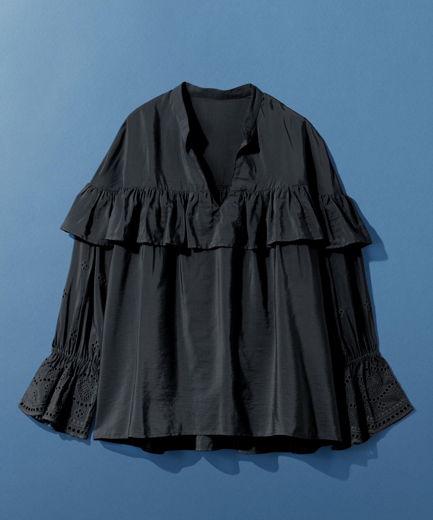 【レプシィム ローリーズファーム/LEPSIM LOWRYS FARM】のカットワーク刺繍長袖ブラウス 人気、トレンドファッション・服の通販 founy(ファニー) 　ファッション　Fashion　レディースファッション　Fashion for Women　トップス・カットソー　Cut & Sew Tops　シャツ・ブラウス・オフィスカジュアル　Elegant Blouses & Button-Ups　おすすめ　Recommended / Our Picks　インド　Indian Textile　デニム　Denim, Jeans Material　フリル　Frill, Ruffle　フロント　Front, Front Design　ワーク　Workwear, Utility Style　長袖　Long Sleeve, Full Sleeve　 other-1|ID: prp329100004912878 ipo3291000000036817958