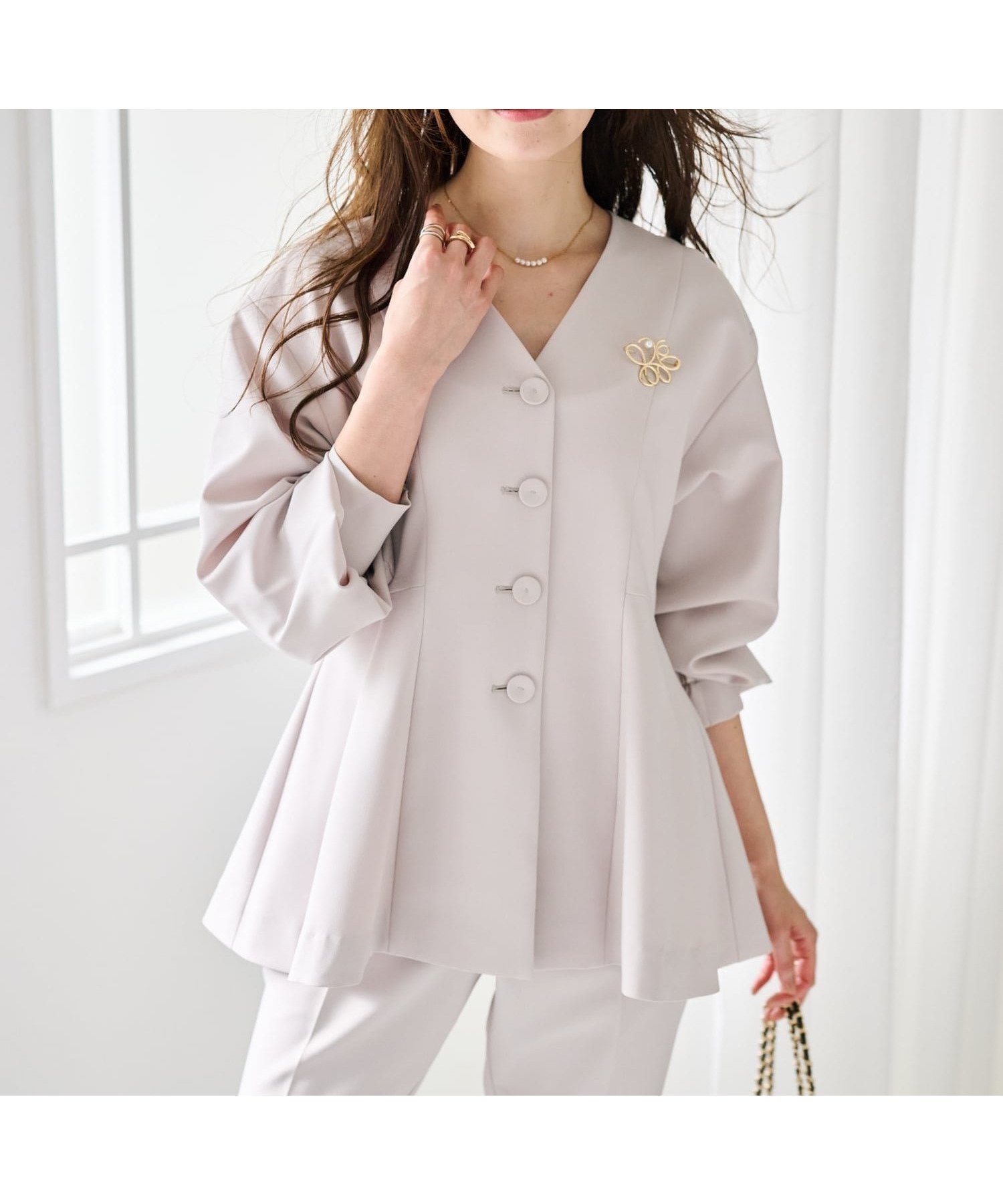 【ラナン/Ranan】のVネックペプラムセットアップ インテリア・キッズ・メンズ・レディースファッション・服の通販 founy(ファニー) 　ファッション　Fashion　レディースファッション　Fashion for Women　トップス・カットソー　Cut & Sew Tops　Vネックトップス　V-Neck Tops / V-Cut Neckline Shirts　インナー　Innerwear　シェイプ　Shape, Slim Fit　シンプル　Simple, Minimal　スーツ　Suit, Formalwear　ドロップ　Drop Shoulder, Dropped Style　フォーマル　Formal, Dressy　ペプラム　Peplum, Flared Hem　セレモニー　Ceremony　卒業式　Graduation Ceremony　ライトベージュ|ID: prp329100004913626 ipo3291000000036822435