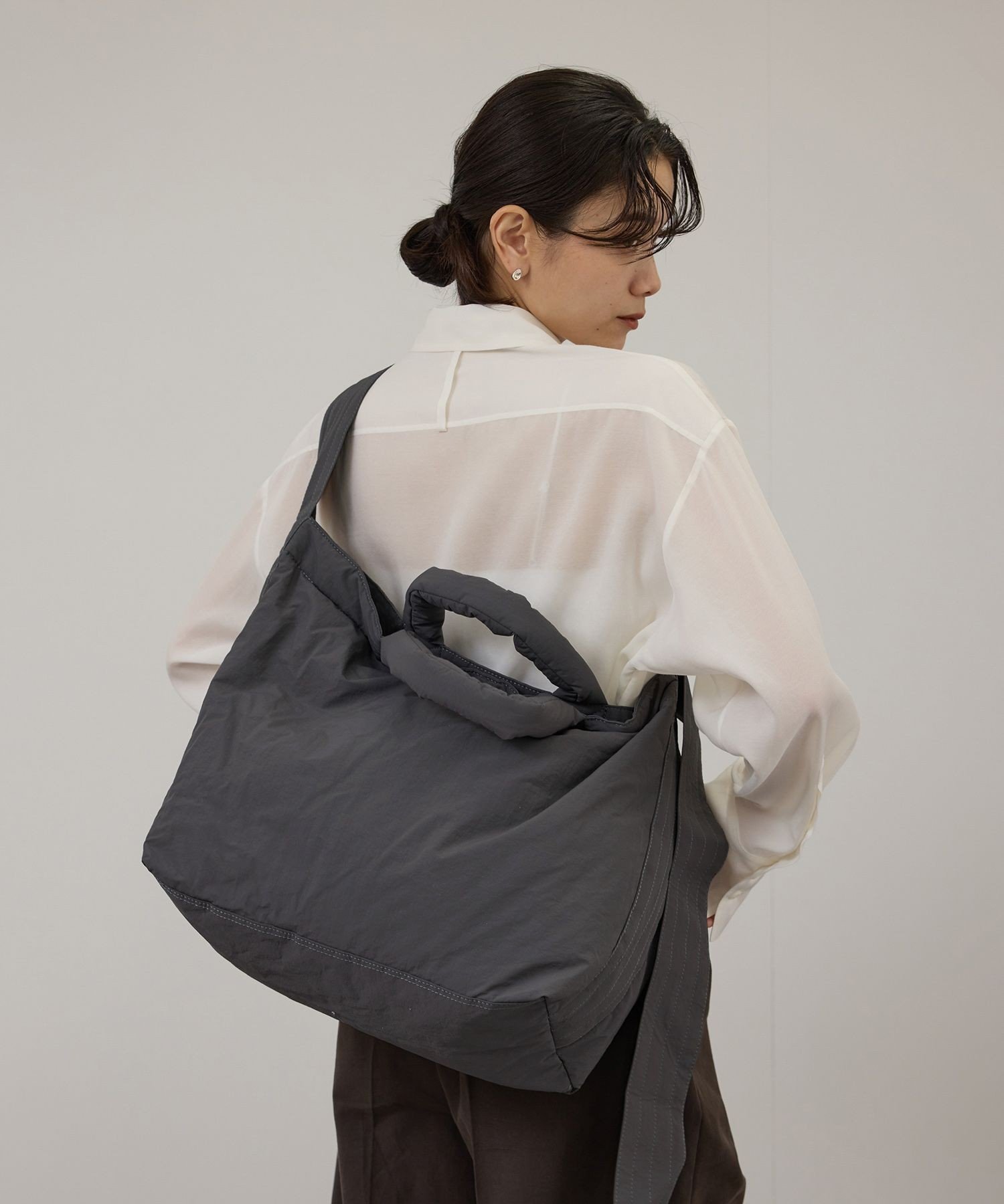 【サロン アダム エ ロペ/SALON adam et rope'】の【WEB限定】ペアレンツトートバッグ ユニセックスで使える・軽量・A4 2 インテリア・キッズ・メンズ・レディースファッション・服の通販 founy(ファニー) ファッション Fashion レディースファッション Fashion for Women バッグ Bags 軽量 Lightweight, Ultra Light ショルダー Shoulder, Shoulder Strap シンプル Simple, Minimal スポーツ Sports, Activewear ポケット Pocket, Pocket Detail おすすめ Recommended / Our Picks 旅行 Travel ビジネス 仕事 通勤 Business / Work / Commuting チャコール(06)|ID: prp329100004915549 ipo3291000000036844170