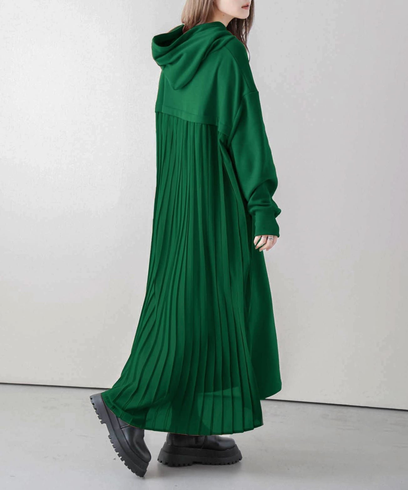 【ラジュール/Lajour】のフードプリーツワンピース インテリア・キッズ・メンズ・レディースファッション・服の通販 founy(ファニー) ファッション Fashion レディースファッション Fashion for Women ワンピース Dresses シフォン Chiffon, Lightweight Fabric スウェット / スエット Sweatshirt, Sweatwear トレンド Trend, Trending Now プリーツ Pleats, Pleated 人気 Popular, Best Seller 楽ちん Easy Fit, Comfortable グリーン|ID: prp329100004916013 ipo3291000000036849963