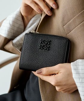 【ラシット/russet】のモノグラムプレートハーフウォレット 人気、トレンドファッション・服の通販 founy(ファニー) ファッション Fashion レディースファッション Fashion for Women イエロー Yellow コンパクト Compact, Small Size 財布 Wallet, Purse プレート Plate, Dish ポケット Pocket, Pocket Detail 日本製 Made In Japan エレガント 上品 Elegant |ID:prp329100004917467