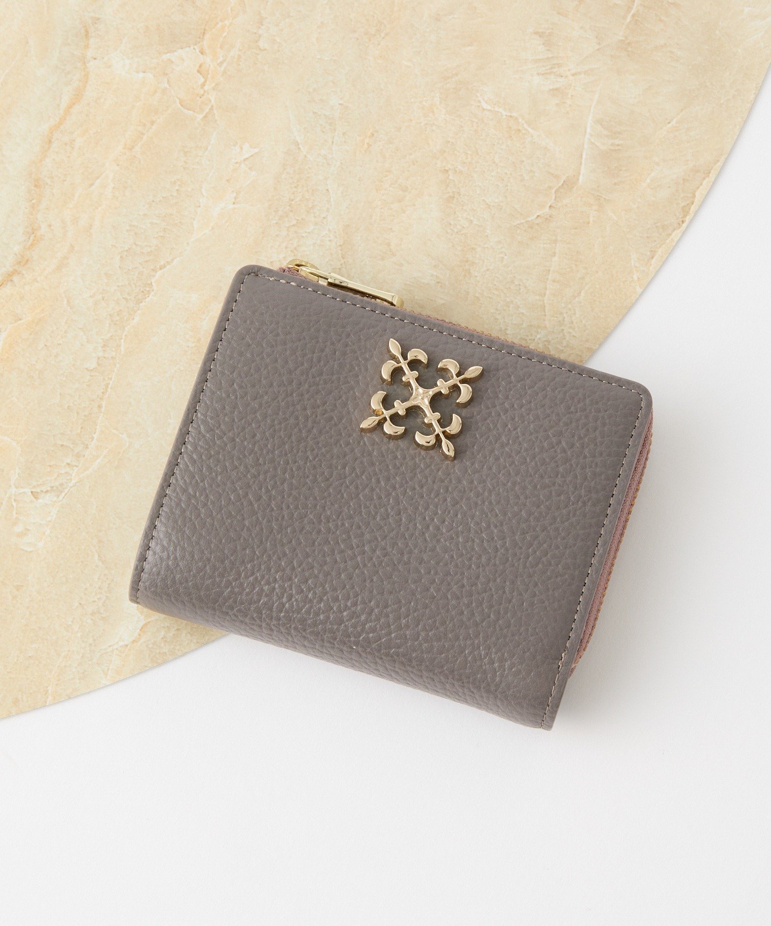 【ラシット/russet】のモノグラムプレートハーフウォレット インテリア・キッズ・メンズ・レディースファッション・服の通販 founy(ファニー) 　ファッション　Fashion　レディースファッション　Fashion for Women　イエロー　Yellow　コンパクト　Compact, Small Size　財布　Wallet, Purse　プレート　Plate, Dish　ポケット　Pocket, Pocket Detail　日本製　Made In Japan　エレガント 上品　Elegant　グレーその他1|ID: prp329100004917467 ipo3291000000036874516