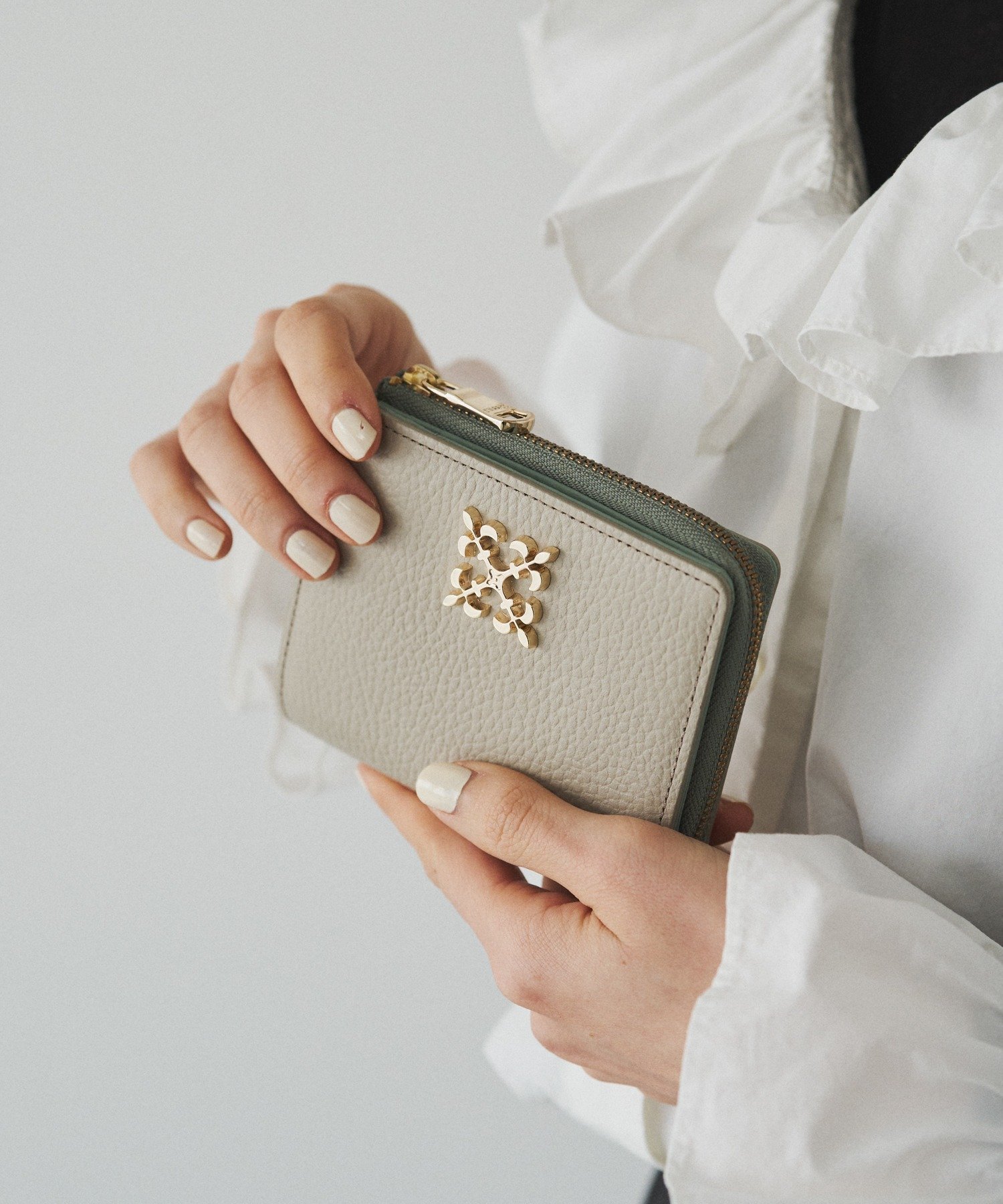 【ラシット/russet】のモノグラムプレートハーフウォレット インテリア・キッズ・メンズ・レディースファッション・服の通販 founy(ファニー) 　ファッション　Fashion　レディースファッション　Fashion for Women　イエロー　Yellow　コンパクト　Compact, Small Size　財布　Wallet, Purse　プレート　Plate, Dish　ポケット　Pocket, Pocket Detail　日本製　Made In Japan　エレガント 上品　Elegant　グレーその他5|ID: prp329100004917467 ipo3291000000036874521