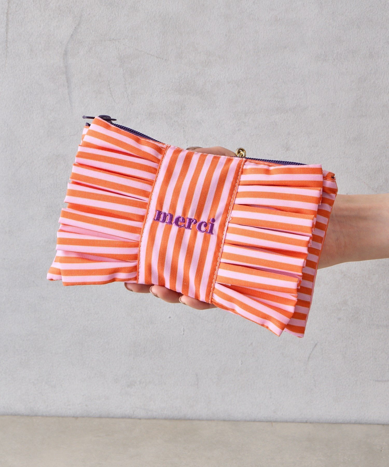 【バースデイバー/BIRTHDAY BAR】の新色追加! ストライプコットンポーチM インテリア・キッズ・メンズ・レディースファッション・服の通販 founy(ファニー) ファッション Fashion レディースファッション Fashion for Women ポーチ&ミニバッグ Pouches & Mini Bags カラフル Colorful Design ストライプ Stripe, Striped Pattern トラベル Travel, Travel Gear フリル Frill, Ruffle ポーチ Pouch, Small Case リボン Ribbon, Bow ピンク|ID: prp329100004917469 ipo3291000000036874558