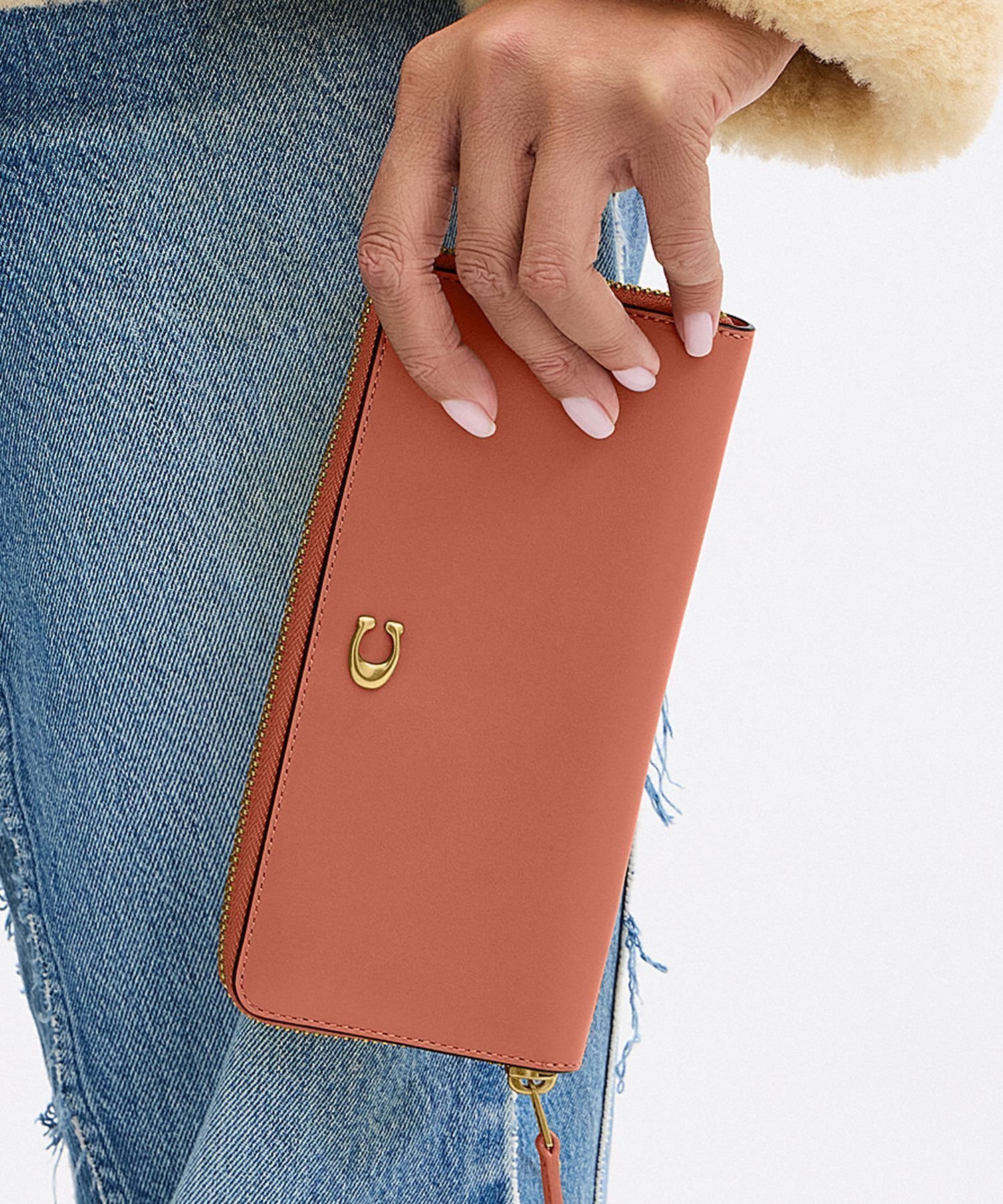 【コーチ/COACH】のエッセンシャル スリム アコーディオン ジップ ウォレット 人気、トレンドファッション・服の通販 founy(ファニー) 　ファッション　Fashion　レディースファッション　Fashion for Women　ウォレット　Wallet　軽量　Lightweight, Ultra Light　ジップ　Zip, Zipper　スリム　Slim, Slim Fit　財布　Wallet, Purse　ニューヨーク　New York, NYC Style　ポケット　Pocket, Pocket Detail　ギフト プレゼント　Gift / Present　 other-1|ID: prp329100004917485 ipo3291000000036874698