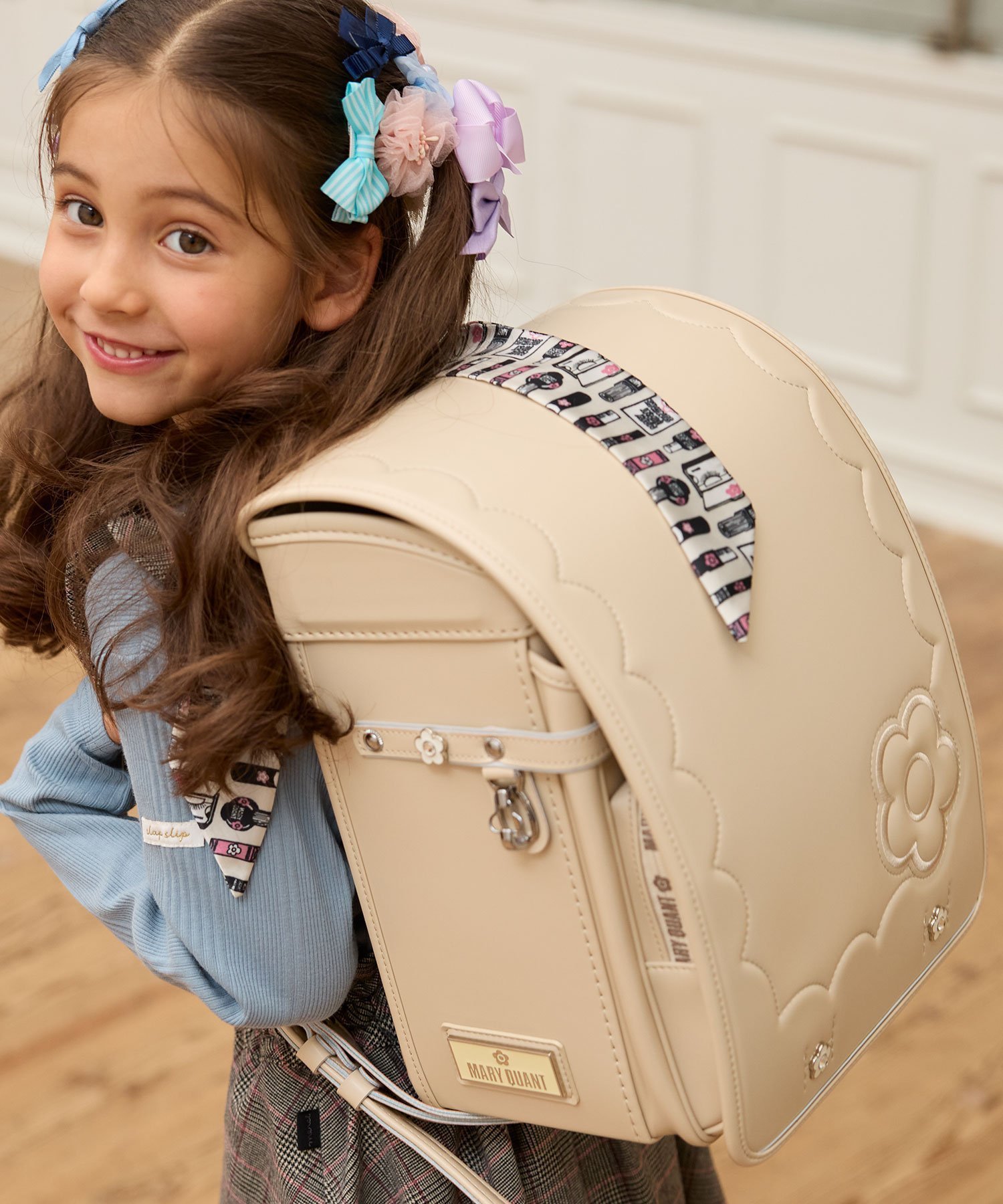 【シフォン/SHIFFON / KIDS】のデコレーションミニフラワーランドセル【即納】 インテリア・キッズ・メンズ・レディースファッション・服の通販 founy(ファニー) 　ファッション　Fashion　キッズファッション　Fashion for Kids　クッション　Cushion, Throw Pillow　抗菌　Antibacterial, Bacteria-Resistant　スカーフ　Scarf, Neckwear　ダメージ　Distressed, Destroyed　フィット　Fit, Slim Fit　フラット　Flat, Flat Shoes　フラワー　Flower, Floral　プリント　Print, Printed Pattern　プレート　Plate, Dish　ポケット　Pocket, Pocket Detail　ミニスカート　Mini Skirt, Short Skirt　ラウンド　Round, Round Neck　リップ　Lip, Lip Motif　white|ID: prp329100004918093 ipo3291000000036889033