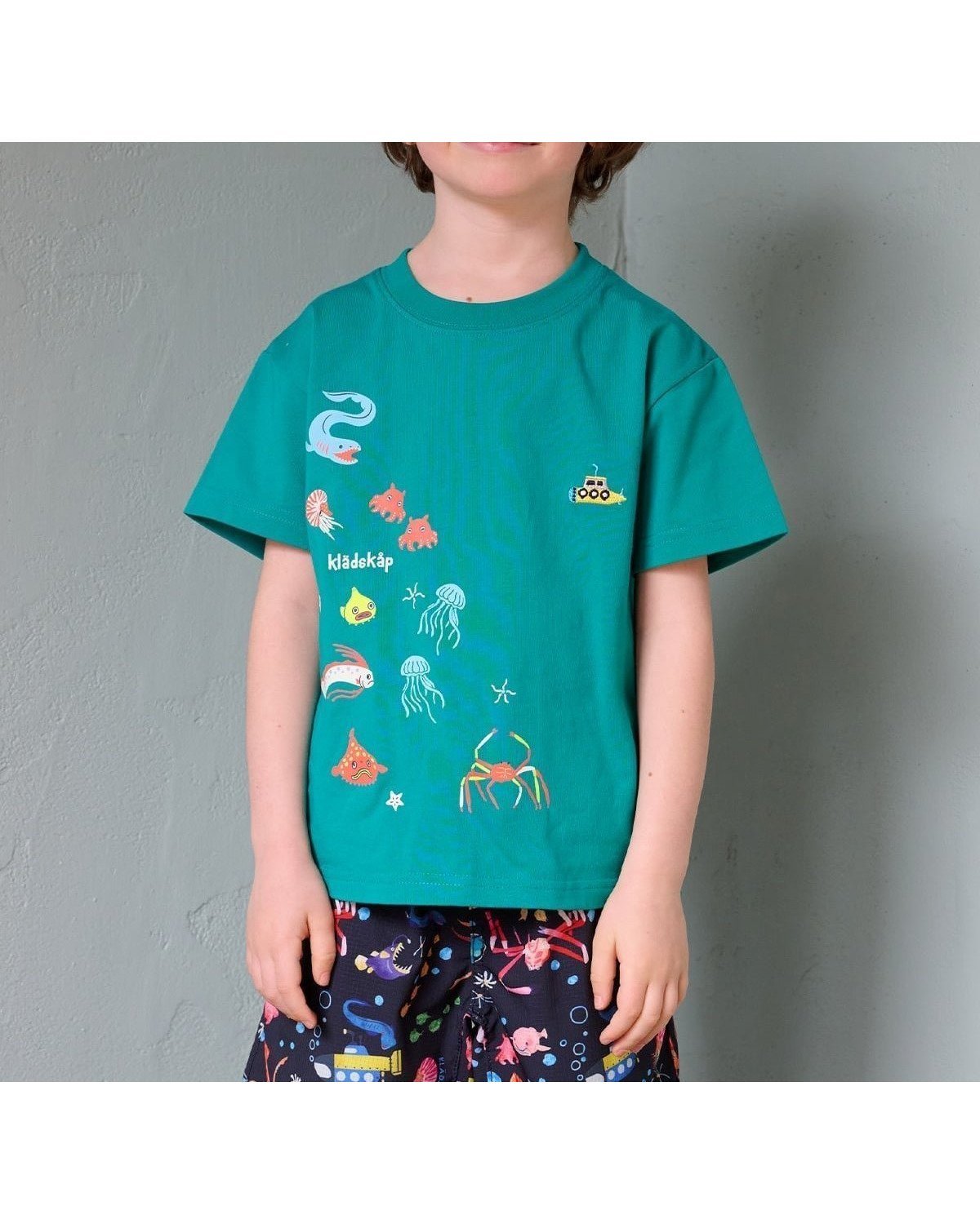 【ナルミヤ オンライン/NARUMIYA ONELINE / KIDS】の蓄光深海魚刺しゅう半袖Tシャツ 人気、トレンドファッション・服の通販 founy(ファニー) 　ファッション　Fashion　キッズファッション　Fashion for Kids　グラフィック　Graphic, Graphic Design　プリント　Print, Printed Pattern　半袖　Short Sleeve, Half Sleeve　吸水　Absorbent, Quick-Dry　 other-1|ID: prp329100004918121 ipo3291000000036889156