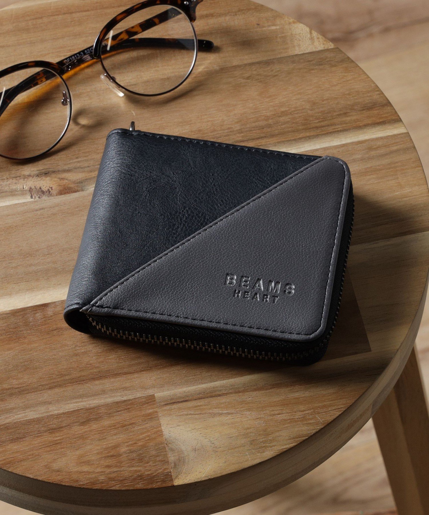 【ビームス ハート/BEAMS HEART / MEN】の【待望の再入荷】切替 フェイクレザー ジップ ウォレット 新生活 ビジネス プレゼント ギフト 一粒万倍日 定番 人気、トレンドファッション・服の通販 founy(ファニー) 　ファッション　Fashion　メンズファッション　Fashion for Men　ウォレット　Wallet　ギフト プレゼント　Gift / Present　コンパクト　Compact, Small Size　ジップ　Zip, Zipper　スタイリッシュ　Stylish, Fashionable　スマート　Smart, Elegant　ビジネス 仕事 通勤　Business / Work / Commuting　フェイクレザー　Faux Leather, PU Leather　エレガント 上品　Elegant　再入荷　Restock / Back in Stock　切替　Switching, Contrast Panel　定番　Standard, Basic Item　 other-1|ID: prp329100004918213 ipo3291000000036889511
