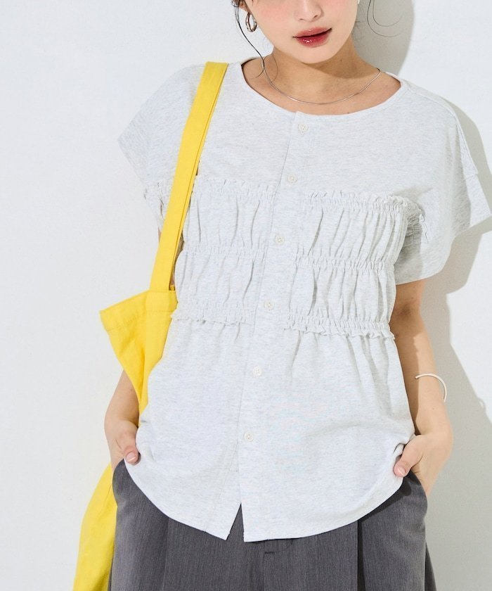 【フリークスストア/FREAK'S STORE】の限定展開 カットシャーリング ボタン ノースリーブ Tシャツ インテリア・キッズ・メンズ・レディースファッション・服の通販 founy(ファニー) 　ファッション　Fashion　レディースファッション　Fashion for Women　トップス・カットソー　Cut & Sew Tops　キャミソール&ノースリーブ　Camisoles & Sleeveless Tops　シャツ・ブラウス・オフィスカジュアル　Elegant Blouses & Button-Ups　ロングTシャツ・Tシャツ　Longline T-Shirts & Tees　2026年　2026　カットソー　Cut and Sewn Top　シャーリング　Shirring, Ruched　シンプル　Simple, Minimal　トレンド　Trend, Trending Now　ノースリーブ　Sleeveless, No-Sleeve　エレガント 上品　Elegant　夏　Summer　S/S・春夏　SS, Spring/Summer, Warm Season　ライトグレー|ID: prp329100004919221 ipo3291000000036903348