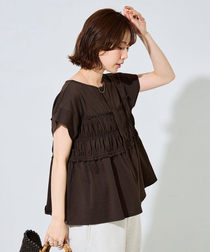 【フリークスストア/FREAK'S STORE】の限定展開 カットシャーリング ボタン ノースリーブ Tシャツ インテリア・キッズ・メンズ・レディースファッション・服の通販 founy(ファニー) 　ファッション　Fashion　レディースファッション　Fashion for Women　トップス・カットソー　Cut & Sew Tops　キャミソール&ノースリーブ　Camisoles & Sleeveless Tops　シャツ・ブラウス・オフィスカジュアル　Elegant Blouses & Button-Ups　ロングTシャツ・Tシャツ　Longline T-Shirts & Tees　2026年　2026　カットソー　Cut and Sewn Top　シャーリング　Shirring, Ruched　シンプル　Simple, Minimal　トレンド　Trend, Trending Now　ノースリーブ　Sleeveless, No-Sleeve　エレガント 上品　Elegant　夏　Summer　S/S・春夏　SS, Spring/Summer, Warm Season　ブラウン|ID: prp329100004919221 ipo3291000000036903352