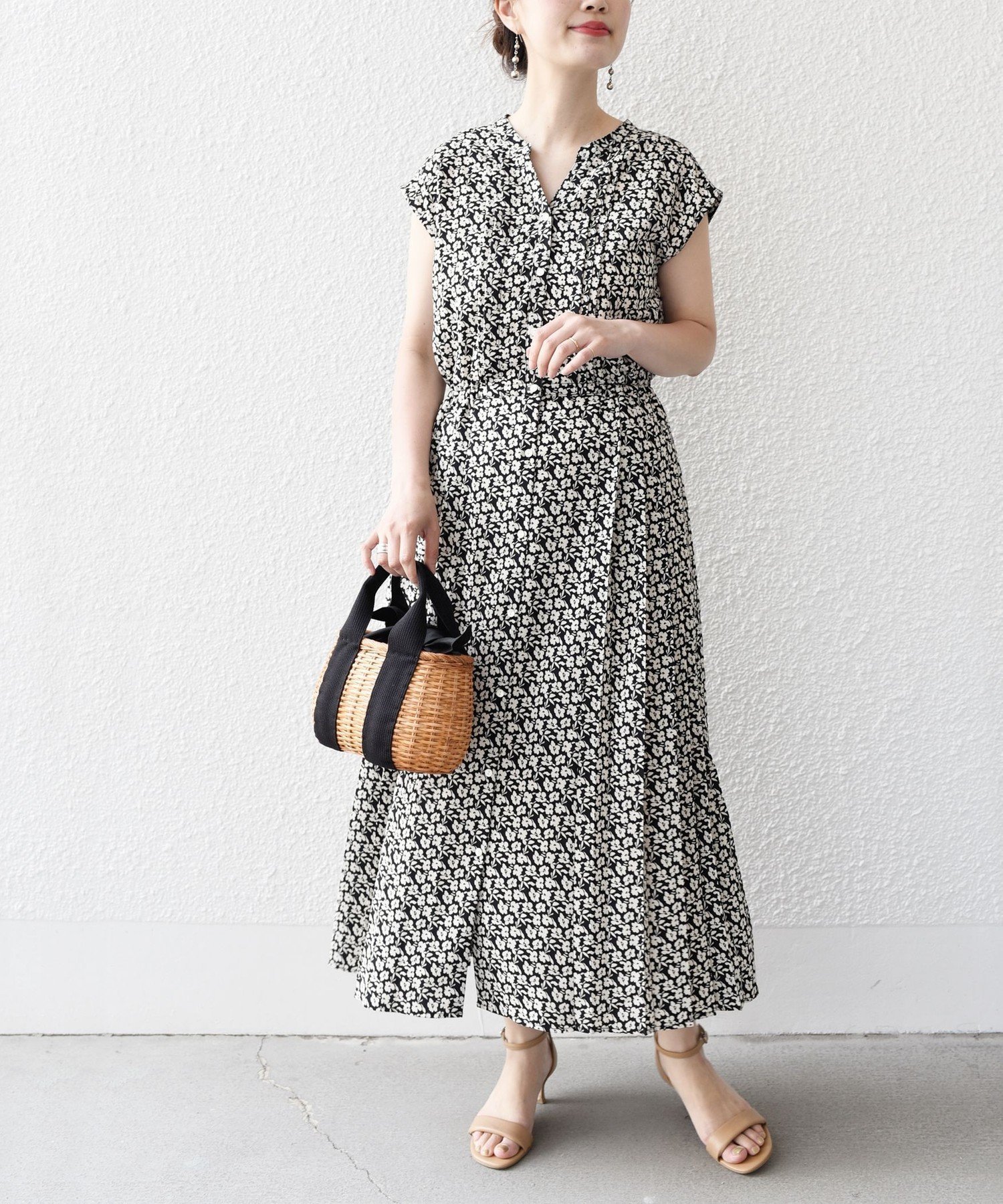 【シップス フォー ウィメン/SHIPS】の【WEB限定】 洗濯機可能 ドット 花柄 サイド プリーツ フレンチスリーブ ワンピース インテリア・キッズ・メンズ・レディースファッション・服の通販 founy(ファニー) 　ファッション　Fashion　レディースファッション　Fashion for Women　ワンピース　Dresses　スキッパー　Skipper, Open Collar　スリーブ　Sleeve, Long Sleeve / Short Sleeve　ドット　Polka Dot, Dot Pattern　フレンチ　French, French Style　プリント　Print, Printed Pattern　プリーツ　Pleats, Pleated　ブラック|ID: prp329100004919223 ipo3291000000036903391