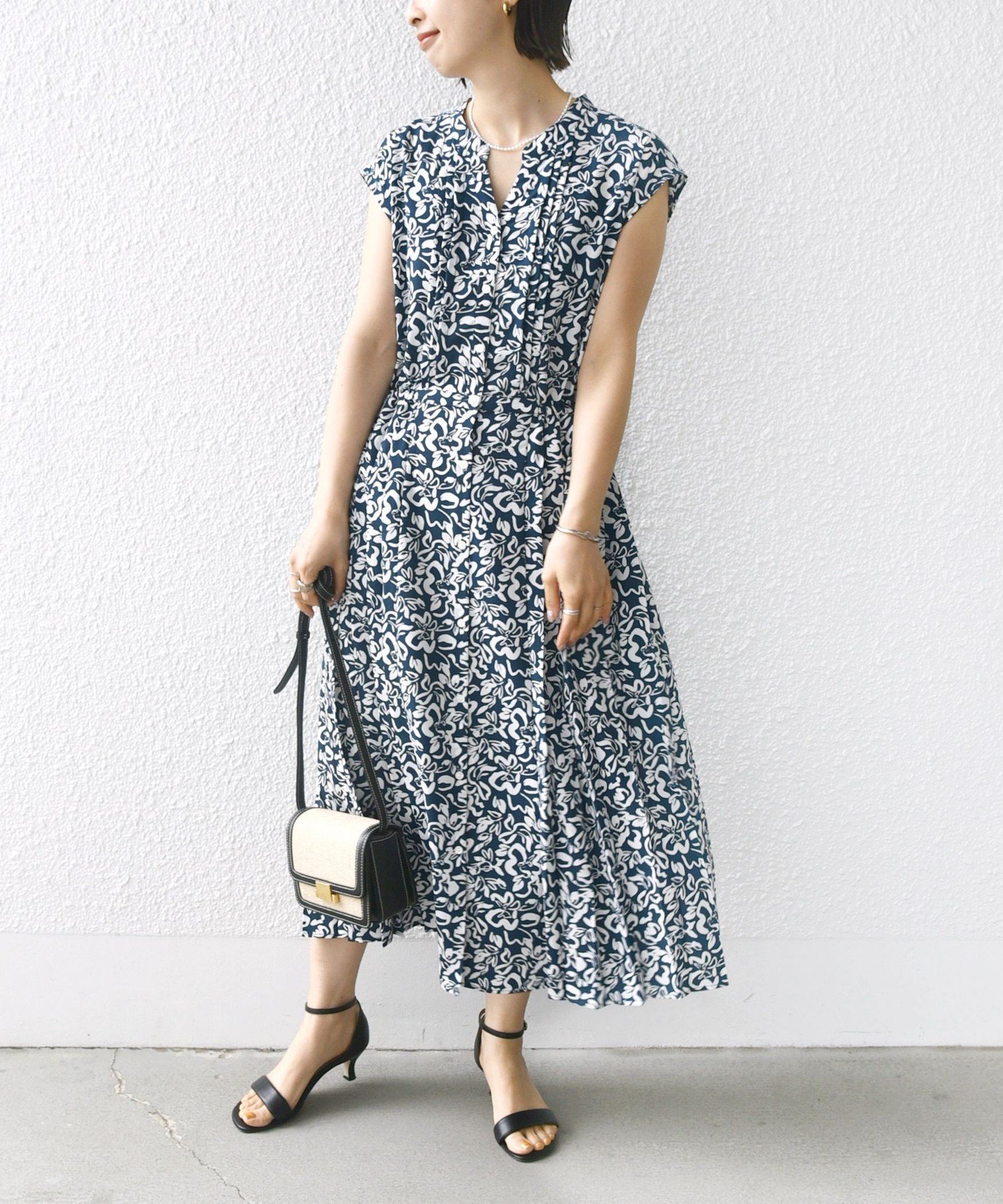 【シップス フォー ウィメン/SHIPS】の【WEB限定】 洗濯機可能 ドット 花柄 サイド プリーツ フレンチスリーブ ワンピース インテリア・キッズ・メンズ・レディースファッション・服の通販 founy(ファニー) 　ファッション　Fashion　レディースファッション　Fashion for Women　ワンピース　Dresses　スキッパー　Skipper, Open Collar　スリーブ　Sleeve, Long Sleeve / Short Sleeve　ドット　Polka Dot, Dot Pattern　フレンチ　French, French Style　プリント　Print, Printed Pattern　プリーツ　Pleats, Pleated　ネイビー|ID: prp329100004919223 ipo3291000000036903400