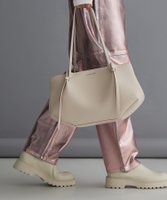 【チャールズ アンド キース/CHARLES & KEITH】のCalla カルラ トートバッグ 人気、トレンドファッション・服の通販 founy(ファニー) ファッション Fashion レディースファッション Fashion for Women バッグ Bags シンプル Simple, Minimal ポーチ Pouch, Small Case 今季 This Season, Current Season 旅行 Travel 軽量 Lightweight, Ultra Light |ID:prp329100004919229