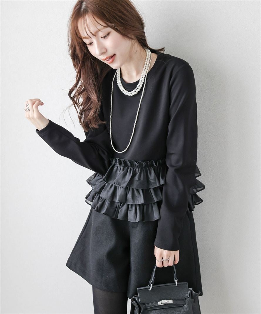 【ラジュール/Lajour】のティアードフリルヘムトップス インテリア・キッズ・メンズ・レディースファッション・服の通販 founy(ファニー) 　ファッション　Fashion　レディースファッション　Fashion for Women　トップス・カットソー　Cut & Sew Tops　2025年　2025　2025-2026秋冬・A/W　Autumn/Winter 2025–26 AW25–26　なめらか　Smooth, Silky Texture　カットソー　Cut and Sewn Top　コンパクト　Compact, Small Size　シアー　Sheer, See-Through　ショート　Short, Short Length　シンプル　Simple, Minimal　ティアード　Tiered, Tiered Style　フェミニン　Feminine, Girly　フリル　Frill, Ruffle　エレガント 上品　Elegant　長袖　Long Sleeve, Full Sleeve　ブラック|ID: prp329100004919283 ipo3291000000036903865