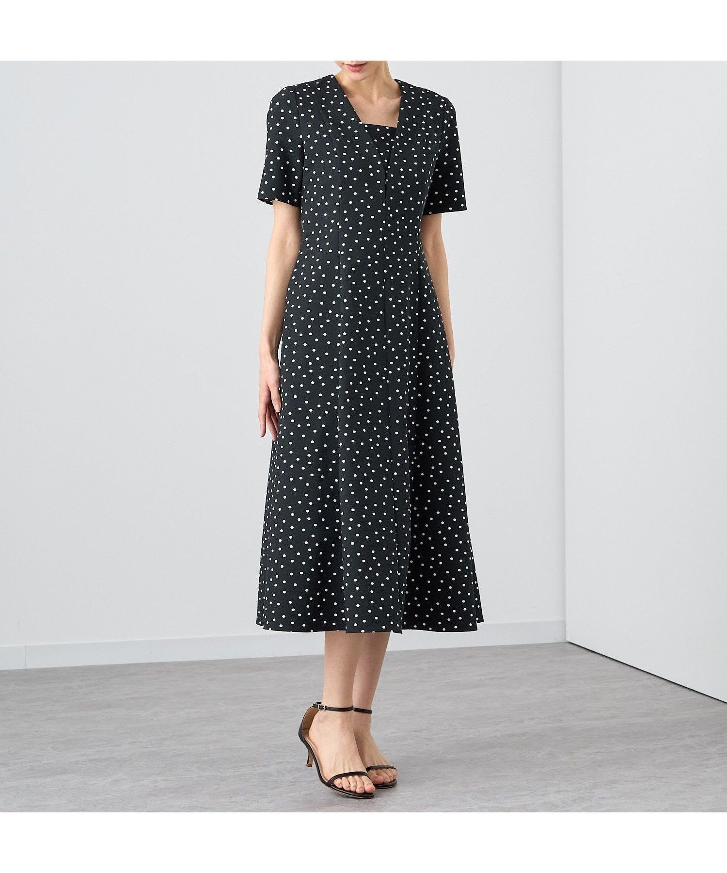 【アナイ/ANAYI】のサッカーストレッチフレア ワンピース 人気、トレンドファッション・服の通販 founy(ファニー) 　ファッション　Fashion　レディースファッション　Fashion for Women　ワンピース　Dresses　カッティング　Cutting Detail　サッカー　Seersucker, Summer Fabric　ストレッチ　Stretch, Stretchy Fabric　スマート　Smart, Elegant　デコルテ　Décolleté, Neckline　ドット　Polka Dot, Dot Pattern　フレア　Flare, Flared　プリント　Print, Printed Pattern　無地　Plain, Solid Color　再入荷　Restock / Back in Stock　夏　Summer　 other-1|ID: prp329100004919308 ipo3291000000036903977