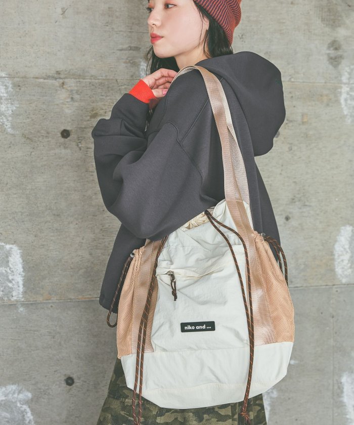 【ニコアンド/niko and】のオリジナルドロストソフトトートバッグ インテリア・キッズ・メンズ・レディースファッション・服の通販 founy(ファニー) https://founy.com/ ファッション Fashion レディースファッション Fashion for Women バッグ Bags アウトドア Outdoor Clothing 傘 Umbrella, Parasol 巾着 Drawstring Bag, Kinchaku ドローコード Drawcord, Drawstring Cord フィット Fit, Slim Fit フォルム Silhouette, Form フロント Front, Front Design ポケット Pocket, Pocket Detail ポーチ Pouch, Small Case おすすめ Recommended / Our Picks 旅行 Travel ビジネス 仕事 通勤 Business / Work / Commuting |ID: prp329100004919314 ipo3291000000036903995