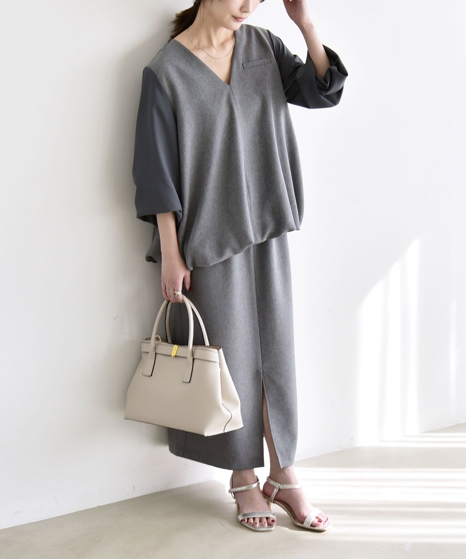 【シップス フォー ウィメン/SHIPS】のquaranciel 洗濯機可能 Vネック ブラウス Iライン スカート セットアップ インテリア・キッズ・メンズ・レディースファッション・服の通販 founy(ファニー) 　ファッション　Fashion　レディースファッション　Fashion for Women　セットアップ　Matching Sets　スカート・ミニ/ミディ/マキシ　Skirts / Mini, Midi & Maxi Skirts　インナー　Innerwear　洗える　Machine Washable　シューズ　Shoes, Footwear　ストレート　Straight, Straight Cut　スリーブ　Sleeve, Long Sleeve / Short Sleeve　セットアップ　Set-Up, Coordinated Outfit　ドッキング　Docking, Mixed Material　バルーン　Balloon, Balloon Silhouette　ポケット　Pocket, Pocket Detail　リラックス　Relax, Relaxed Fit　エレガント 上品　Elegant　ビジネス 仕事 通勤　Business / Work / Commuting　2026年　2026　チャコールグレー|ID: prp329100004923367 ipo3291000000036942497