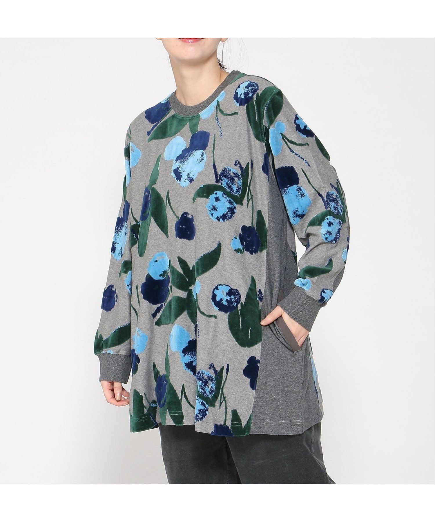 【スーパーハッカ/SUPER HAKKA】のフラッフィーフラワーベロアジャカードチュニックカットソー インテリア・キッズ・メンズ・レディースファッション・服の通販 founy(ファニー) 　ファッション　Fashion　レディースファッション　Fashion for Women　トップス・カットソー　Cut & Sew Tops　カットソー・ベーシックTシャツ　Cut-and-Sewn Tops / Stretch Tees & Basics　ベロアトップス　Velour Tops / Velvet-Look Items　ジャカード／ジャガード　Jacquard, Woven Pattern　チュニック　Tunic, Long Top　ベロア　Velour, Soft Velvet　ポケット　Pocket, Pocket Detail　定番　Standard, Basic Item　無地　Plain, Solid Color　杢グレー|ID: prp329100004923623 ipo3291000000036944153