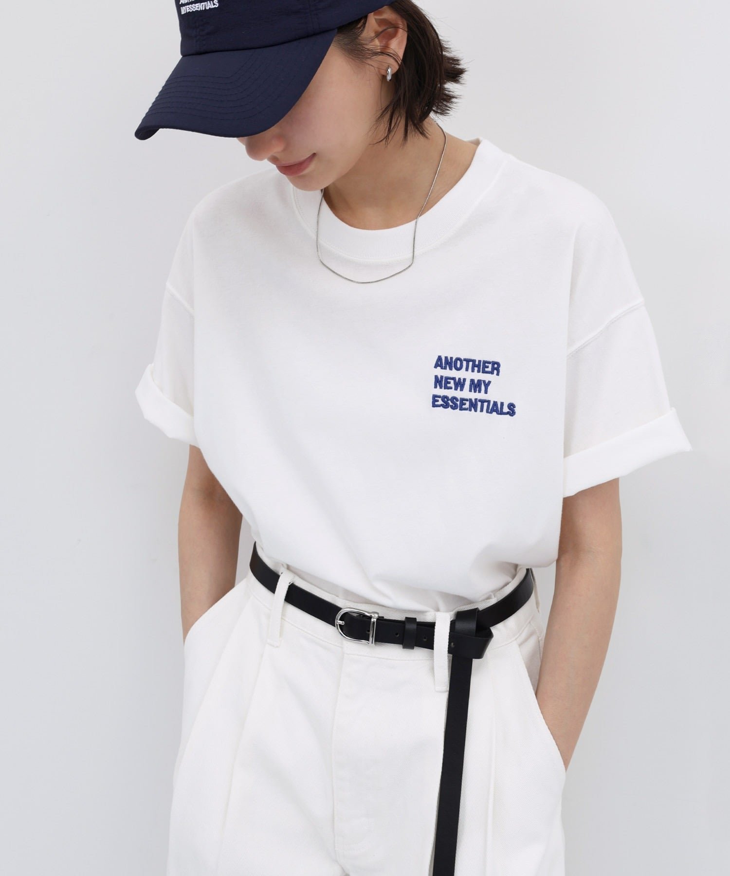 【アンドミー/andme】のロゴ 刺繍 半袖 Tシャツ ANME アンメ インテリア・キッズ・メンズ・レディースファッション・服の通販 founy(ファニー) 　ファッション　Fashion　レディースファッション　Fashion for Women　トップス・カットソー　Cut & Sew Tops　シャツ・ブラウス・オフィスカジュアル　Elegant Blouses & Button-Ups　ロングTシャツ・Tシャツ　Longline T-Shirts & Tees　シンプル　Simple, Minimal　別注　Limited Edition, Custom Order　半袖　Short Sleeve, Half Sleeve　オフホワイト×ブルー|ID: prp329100004925906 ipo3291000000036963118