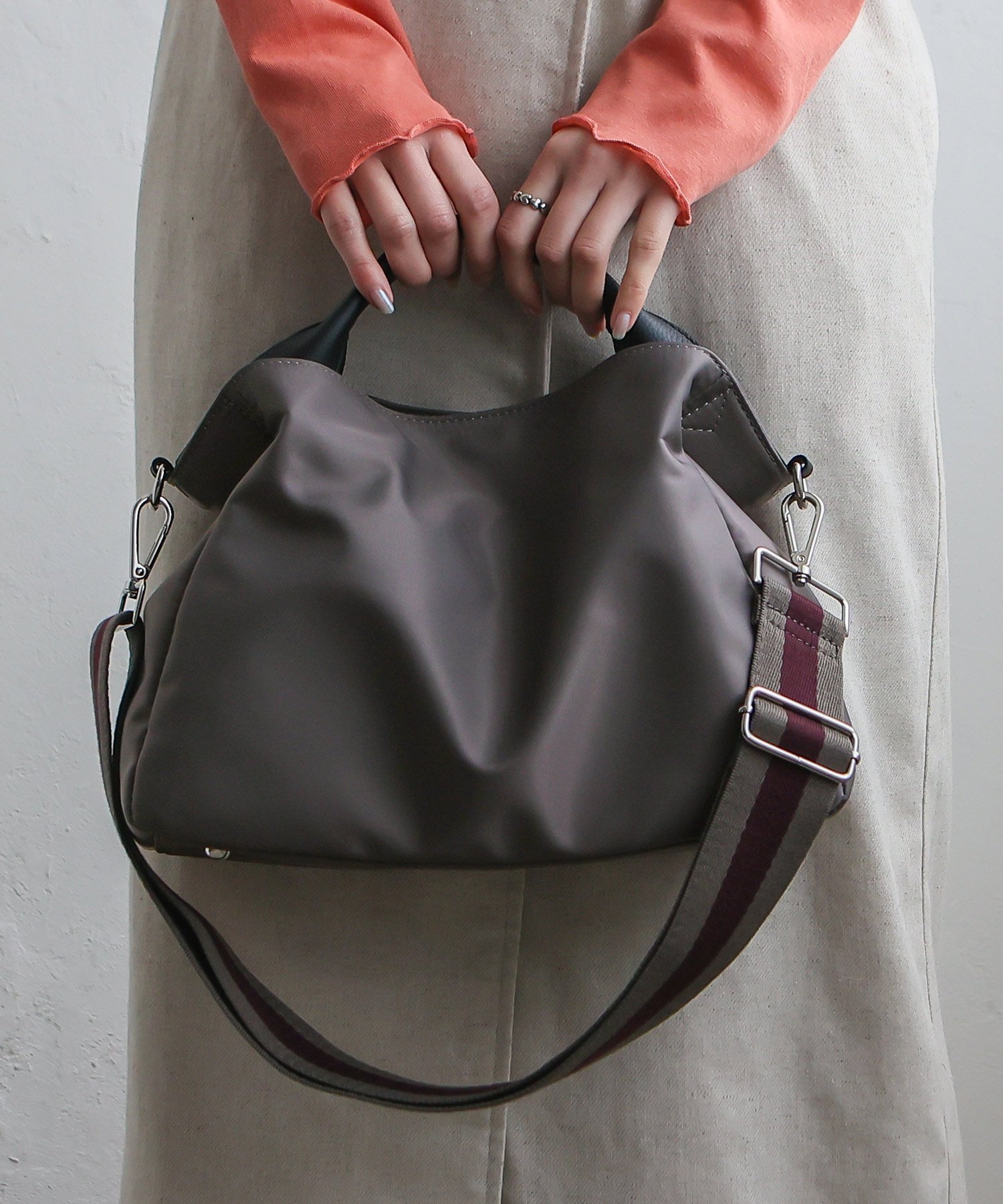 【ヴィータフェリーチェ/VitaFelice】の本革ハンドル2wayトートバッグ レディース ナイロン キャンバス インテリア・キッズ・メンズ・レディースファッション・服の通販 founy(ファニー) 　ファッション　Fashion　レディースファッション　Fashion for Women　バッグ　Bags　キャンバス　Canvas, Canvas Fabric　ショルダー　Shoulder, Shoulder Strap　フォルム　Silhouette, Form　ナイロンチャコール|ID: prp329100004926026 ipo3291000000036963548