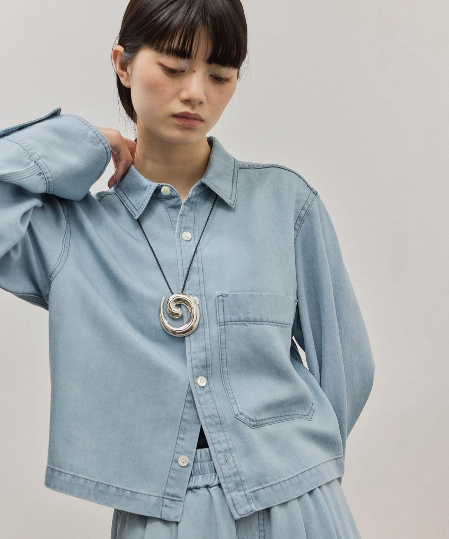 【アダム エ ロペ/ADAM ET ROPE'】のライトデニムシャツ インテリア・キッズ・メンズ・レディースファッション・服の通販 founy(ファニー) 　ファッション　Fashion　レディースファッション　Fashion for Women　トップス・カットソー　Cut & Sew Tops　シャツ・ブラウス・オフィスカジュアル　Elegant Blouses & Button-Ups　コンパクト　Compact, Small Size　ストライプ　Stripe, Striped Pattern　スラックス　Slacks, Dress Pants　スリーブ　Sleeve, Long Sleeve / Short Sleeve　セットアップ　Set-Up, Coordinated Outfit　デニム　Denim, Jeans Material　バランス　Balance, Style Balance　ブリーチ　Bleach, Washed Finish　ポケット　Pocket, Pocket Detail　羽織　Haori, Light Jacket　ワイド　Wide, Wide Fit　おすすめ　Recommended / Our Picks　2026年　2026　サックス(48)|ID: prp329100004926359 ipo3291000000036964904