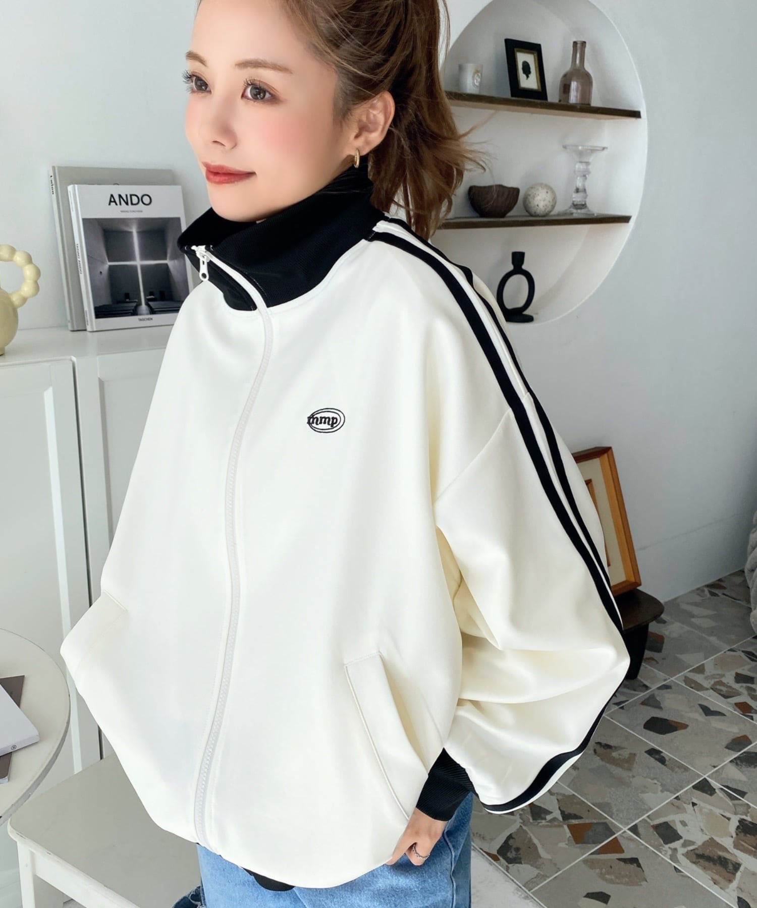 【モーメントプラス/moment+ / MEN】のロゴ刺繍トラックジャケット インテリア・キッズ・メンズ・レディースファッション・服の通販 founy(ファニー) 　ファッション　Fashion　メンズファッション　Fashion for Men　カーゴパンツ　Cargo Pants, Utility Pants　クラシック　Classic, Timeless Style　今季　This Season, Current Season　ショート　Short, Short Length　シンプル　Simple, Minimal　ジャケット　Jacket, Outerwear　スタンド　Stand Collar, Upright Stand　スニーカー　Sneakers, Trainers　スポーツ　Sports, Activewear　デニム　Denim, Jeans Material　トレンド　Trend, Trending Now　フェミニン　Feminine, Girly　ベーシック　Basic, Essential　ボトム　Bottoms, Lower Wear　ポケット　Pocket, Pocket Detail　ワイド　Wide, Wide Fit　ワンポイント　One Point, Statement Accent　再入荷　Restock / Back in Stock　プチプライス・低価格　Affordable / Budget Price　おすすめ　Recommended / Our Picks　ホワイト系その他|ID: prp329100004927836 ipo3291000000036977521