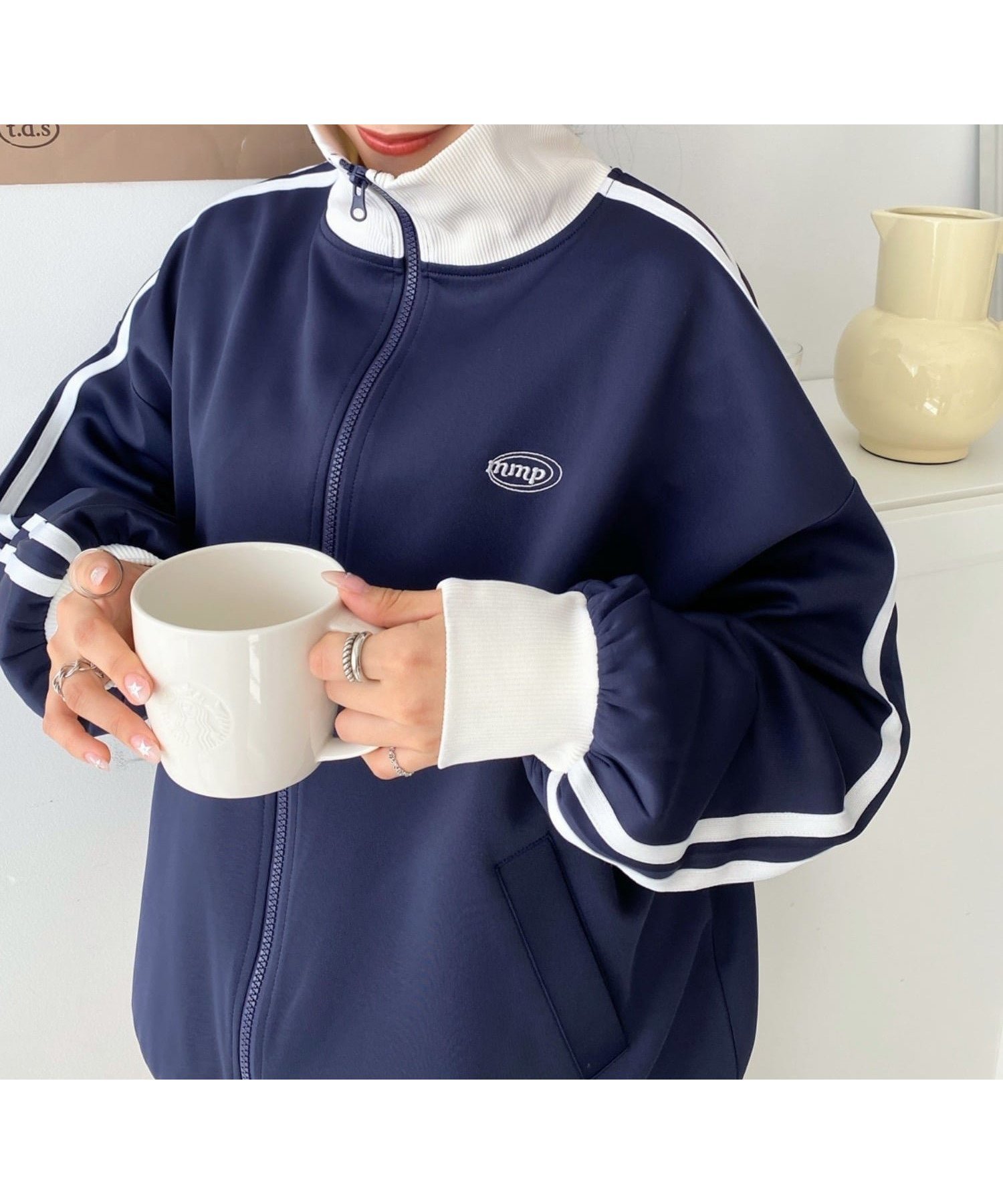 【モーメントプラス/moment+ / MEN】のロゴ刺繍トラックジャケット インテリア・キッズ・メンズ・レディースファッション・服の通販 founy(ファニー) 　ファッション　Fashion　メンズファッション　Fashion for Men　カーゴパンツ　Cargo Pants, Utility Pants　クラシック　Classic, Timeless Style　今季　This Season, Current Season　ショート　Short, Short Length　シンプル　Simple, Minimal　ジャケット　Jacket, Outerwear　スタンド　Stand Collar, Upright Stand　スニーカー　Sneakers, Trainers　スポーツ　Sports, Activewear　デニム　Denim, Jeans Material　トレンド　Trend, Trending Now　フェミニン　Feminine, Girly　ベーシック　Basic, Essential　ボトム　Bottoms, Lower Wear　ポケット　Pocket, Pocket Detail　ワイド　Wide, Wide Fit　ワンポイント　One Point, Statement Accent　再入荷　Restock / Back in Stock　プチプライス・低価格　Affordable / Budget Price　おすすめ　Recommended / Our Picks　ネイビー|ID: prp329100004927836 ipo3291000000036977529