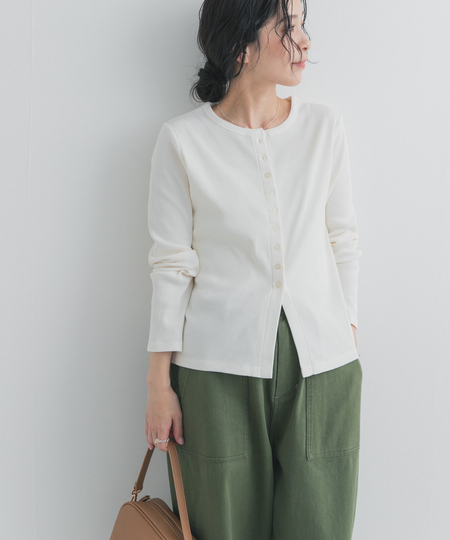 【アーバンリサーチ ドアーズ/URBAN RESEARCH DOORS】のリブボタンカットカーディガン 人気、トレンドファッション・服の通販 founy(ファニー) 　ファッション　Fashion　レディースファッション　Fashion for Women　トップス・カットソー　Cut & Sew Tops　カーディガン・羽織り　Layered Style Cardigans　2026年　2026　おすすめ　Recommended / Our Picks　カーディガン　Cardigan, Knitwear　コンパクト　Compact, Small Size　シンプル　Simple, Minimal　トレンド　Trend, Trending Now　フロント　Front, Front Design　リラックス　Relax, Relaxed Fit　夏　Summer　S/S・春夏　SS, Spring/Summer, Warm Season　 other-1|ID: prp329100004928028 ipo3291000000036979218